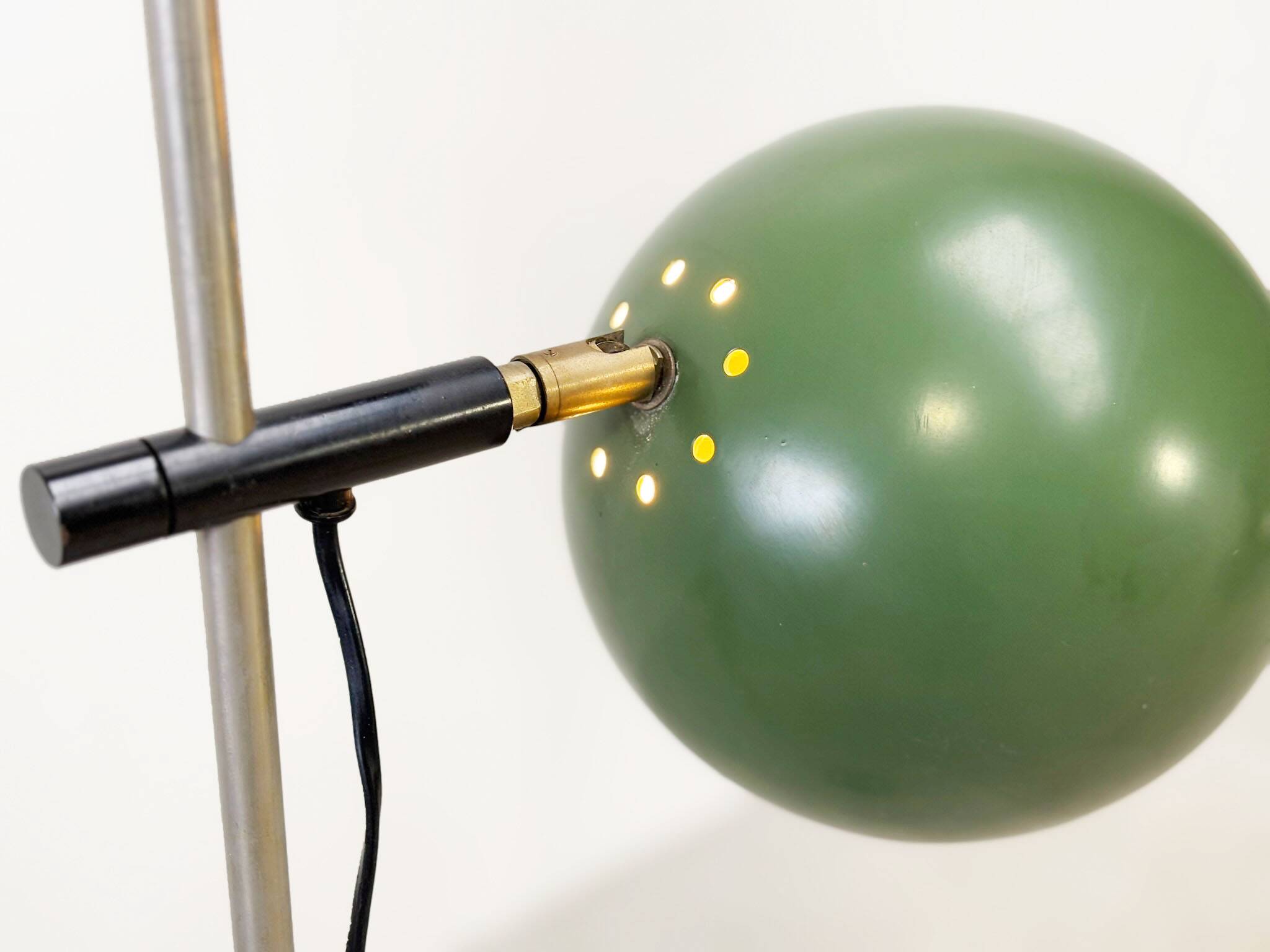 Green floor lamp by HKA Helsingin Kaasuvalo