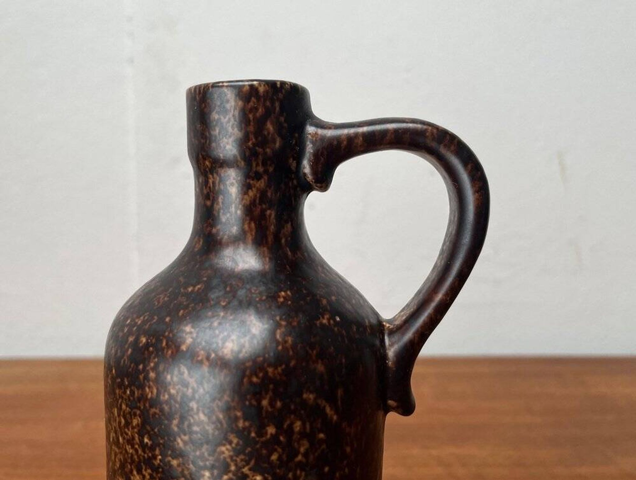 Mid-century ceramic carafe vase by Bastian le Pemp for Kemper / Quimper France, 1960s.
