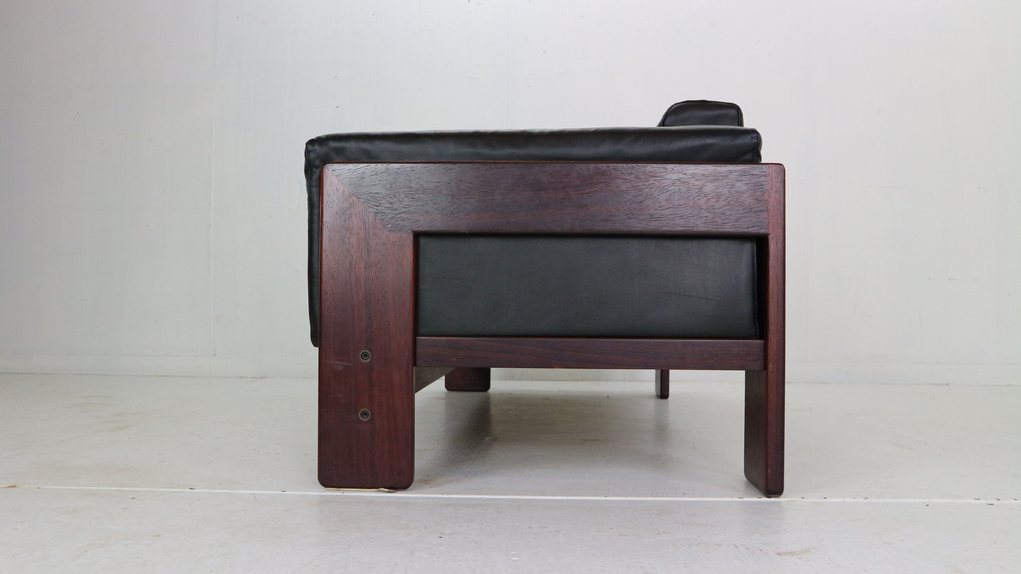 Tobia Scarpa black leather "Bastiano" 2-seater sofa for Knoll, 1960s, Italy