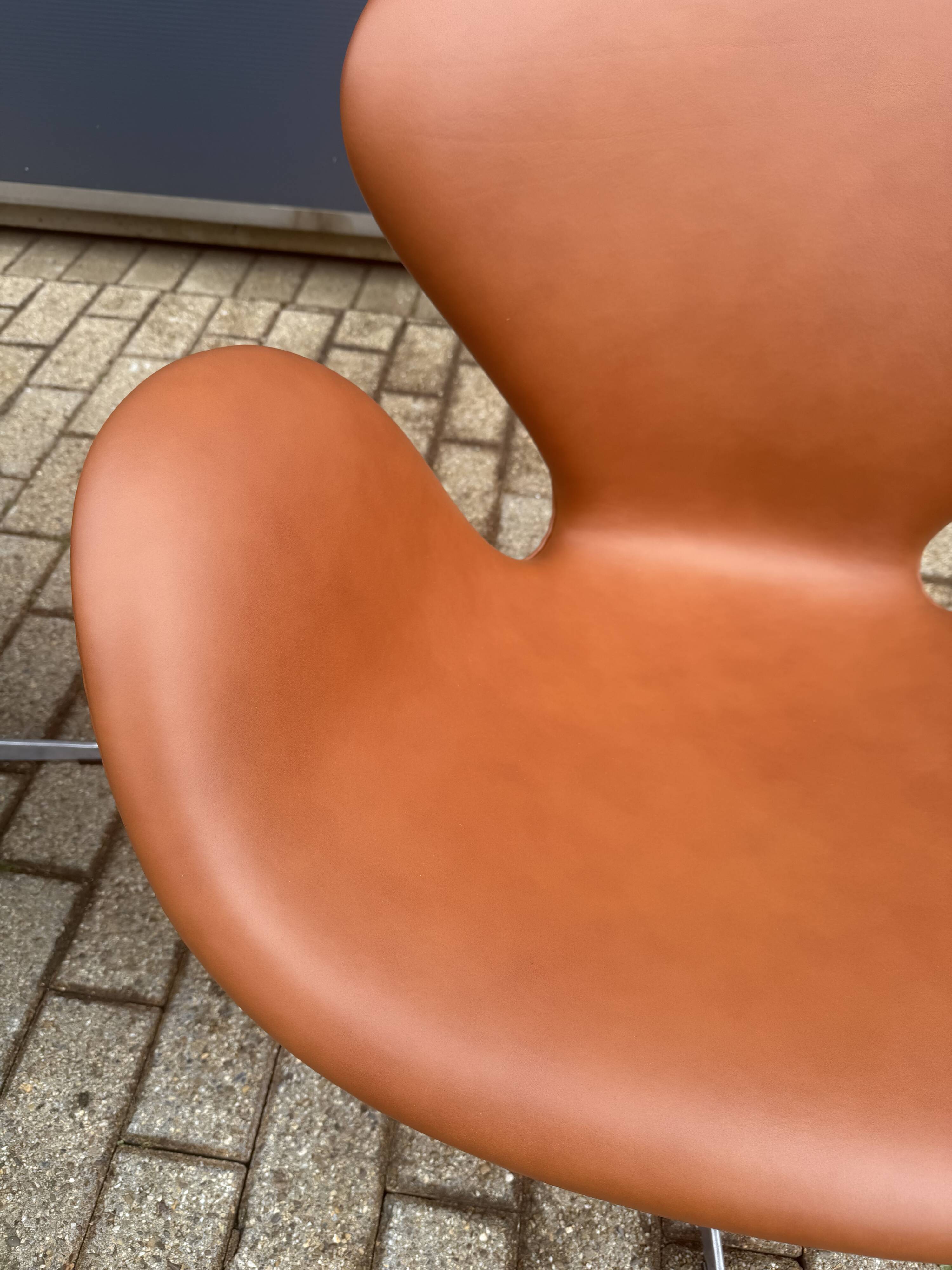 2x fritz hansen swan chair cognac leather, new condition!!