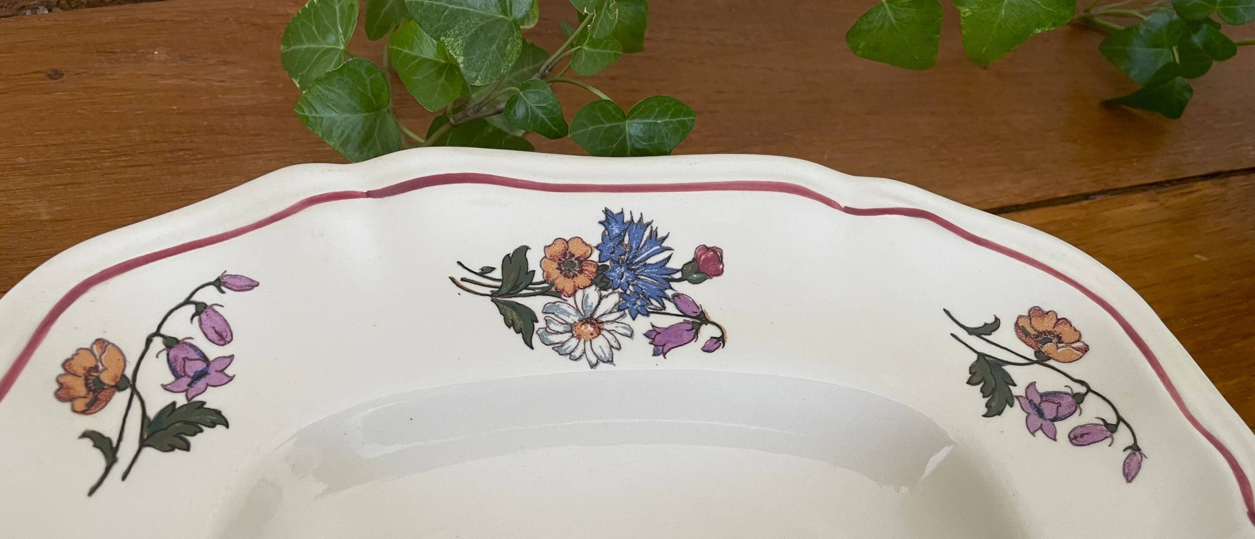 Plat de service ancien en faïence de Sarreguemines