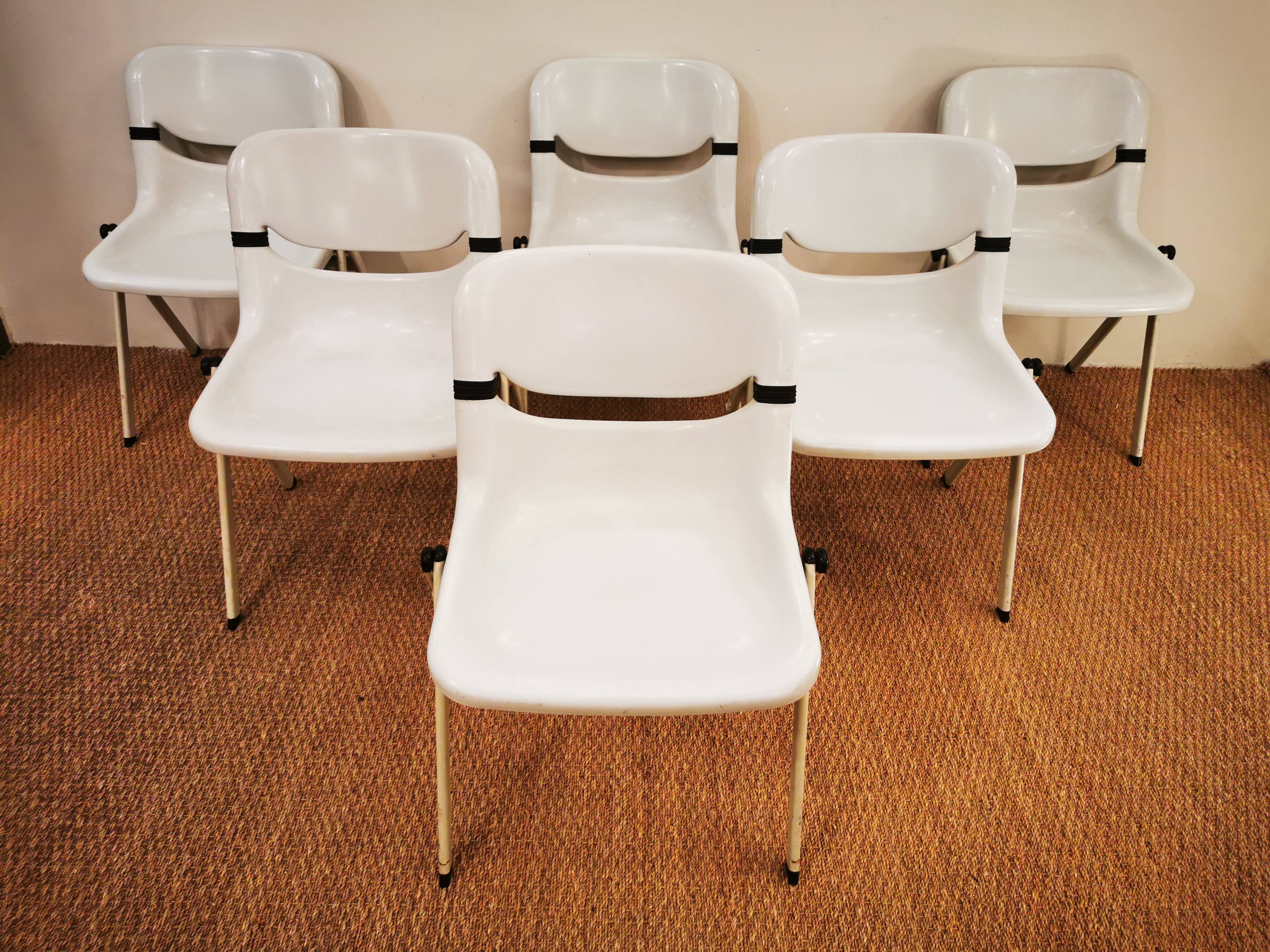 Suite de 6 chaises DORSAL par E. Ambas & G. Pirelli