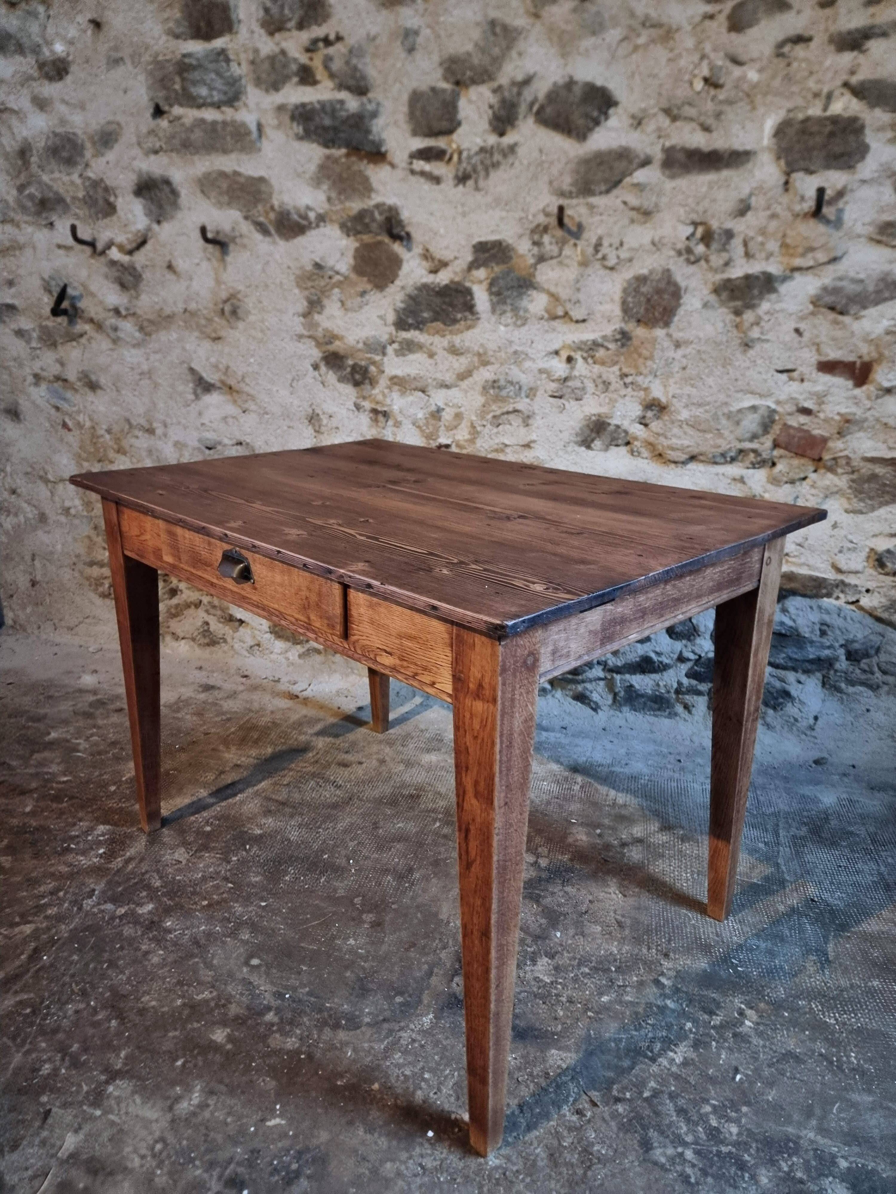 French antique table with drawer – Around 1920 – Pine top and legs.