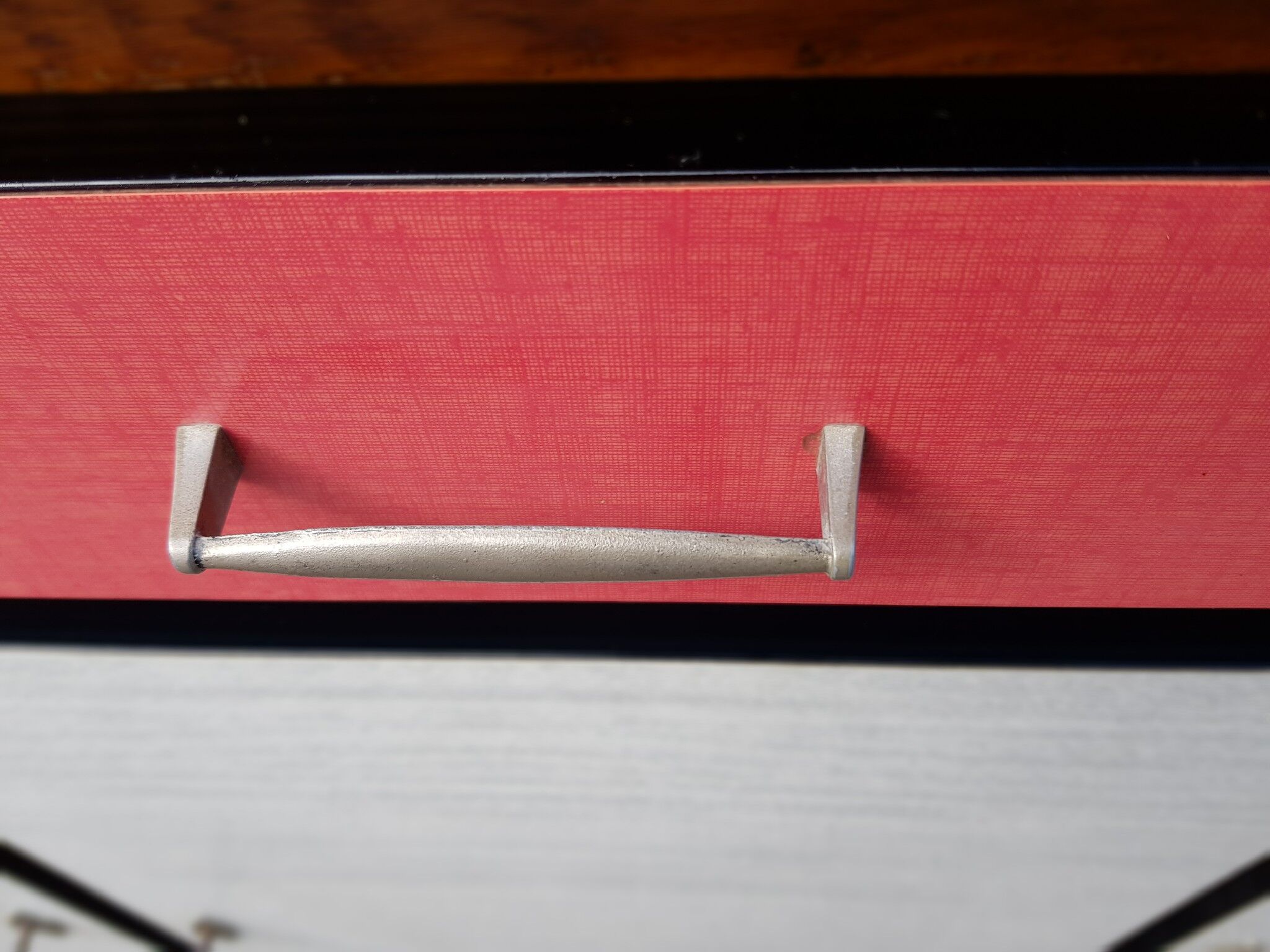 Buffet formica feet compass