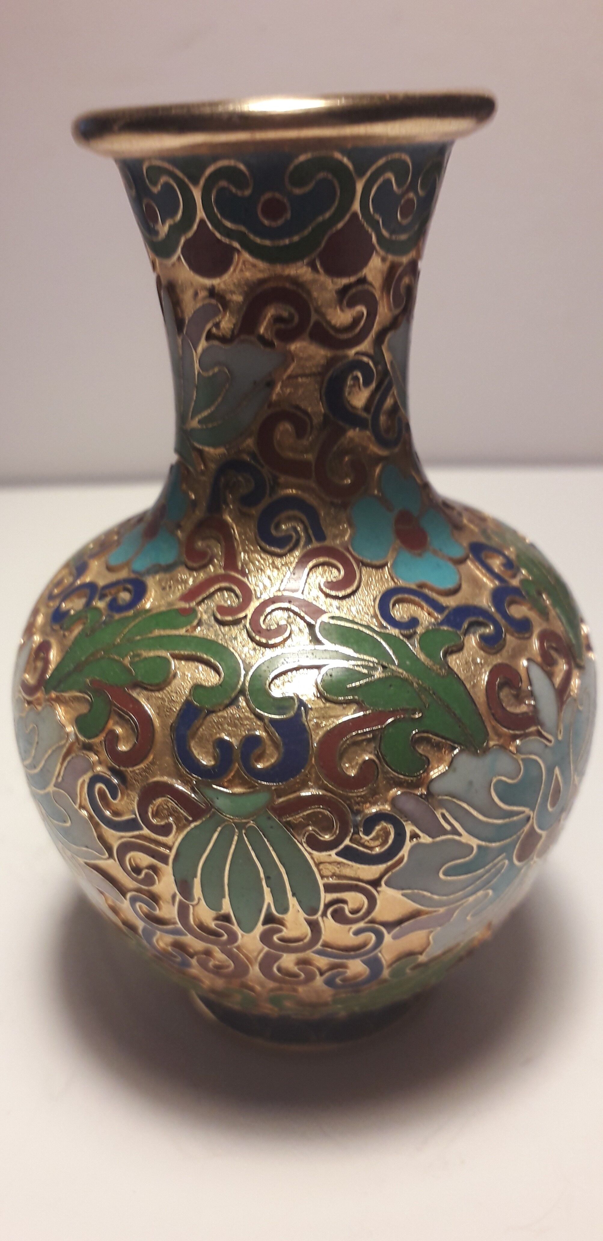 Small partitioned chinese vase