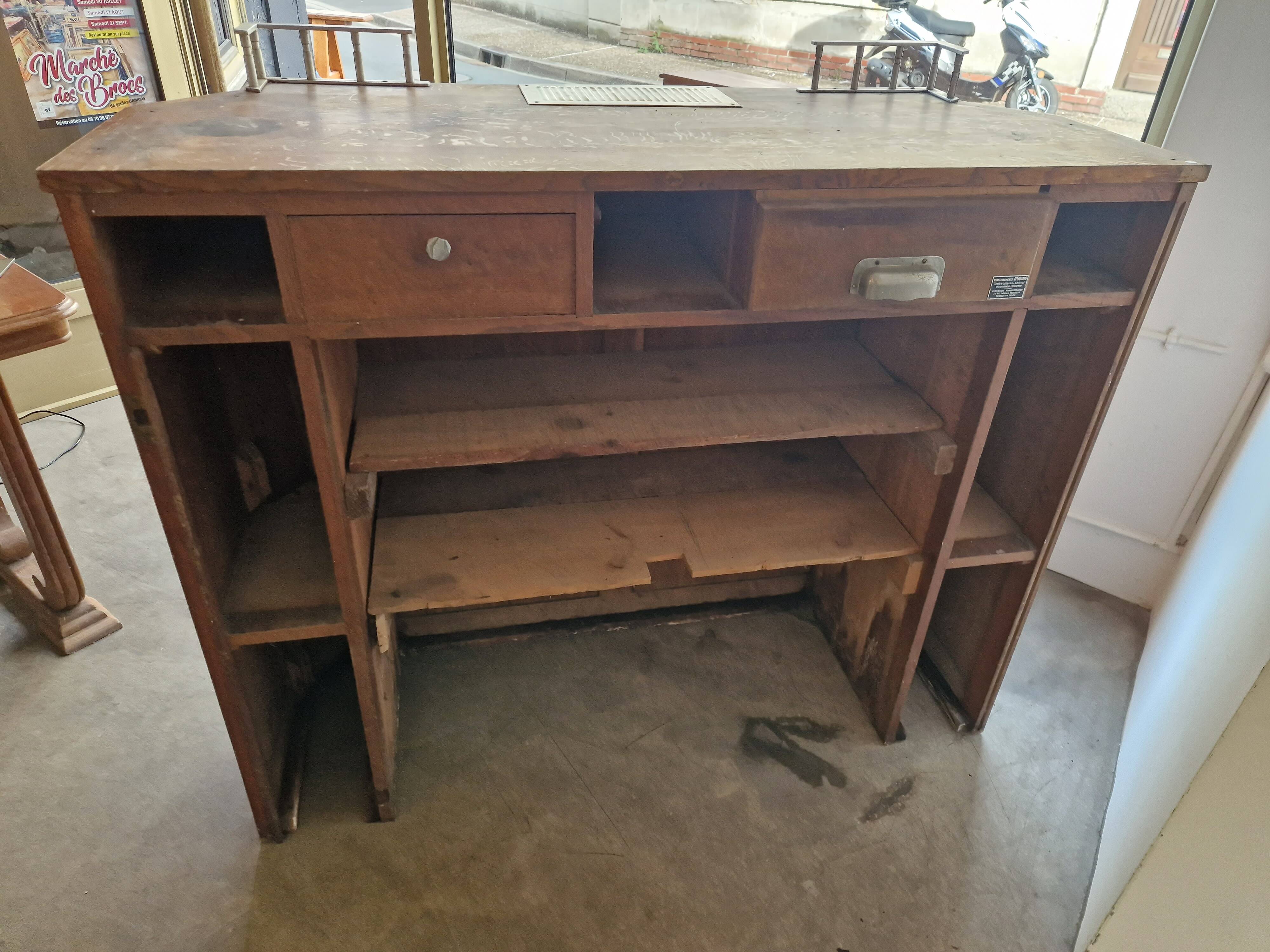 Art Deco trading counter