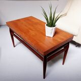 Flexible scandinavian vintage coffee table