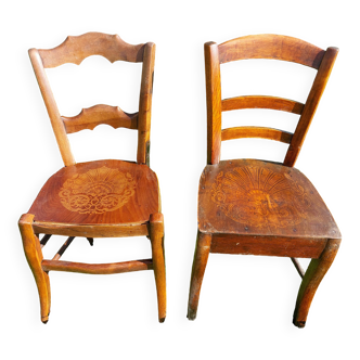 chaises bistrot avec motif sur l'assise
