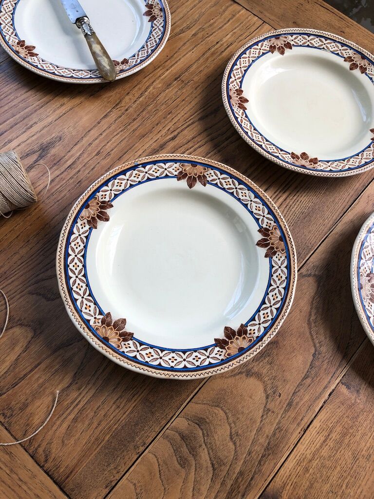 7 Creil Montereau plates