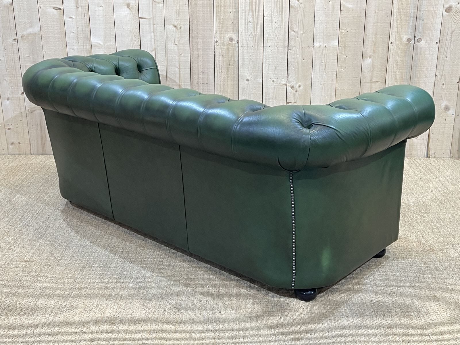 Chesterfield sofa in green leather 3 places from the 80s