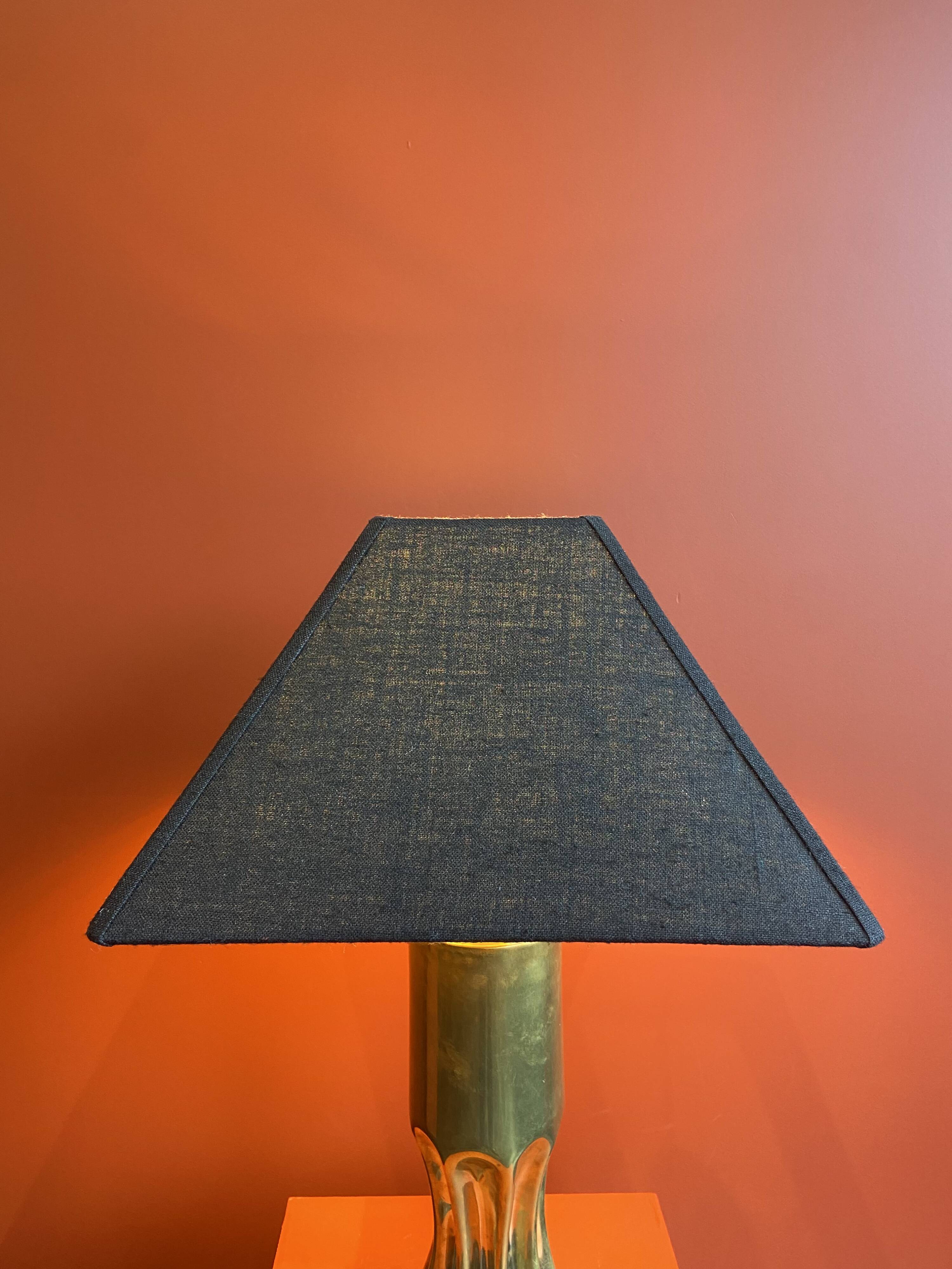 Brass shell socket lamp from the 1st WW, black pyramidal lampshade in Carlucci linen.