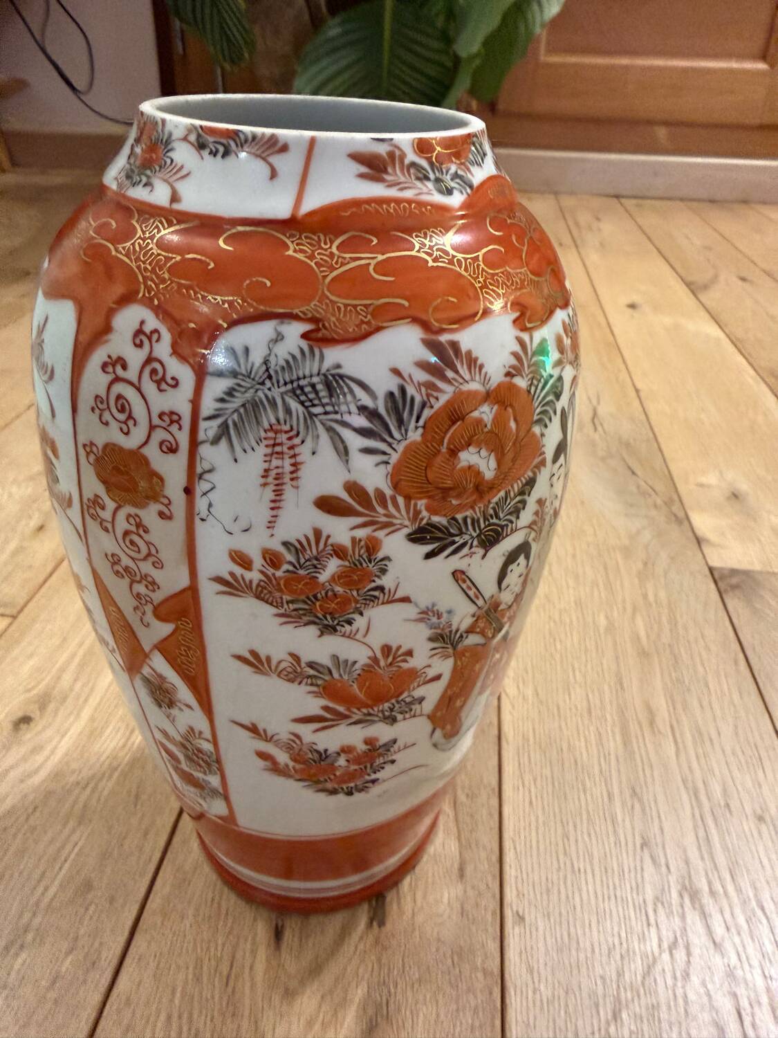 Large Japanese Kutani Porcelain Vase – Moriage Floral Relief – Early 2