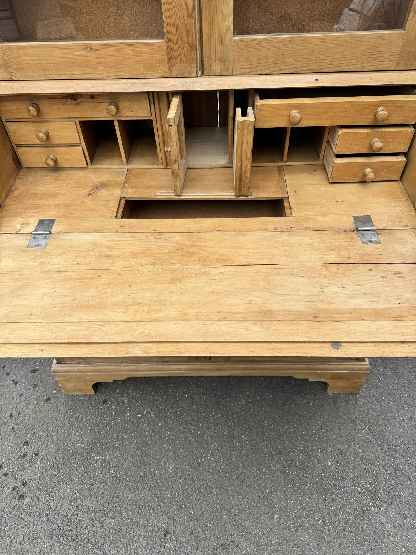 Showcase secretary with two bodies, English, in raw pine – around 1900