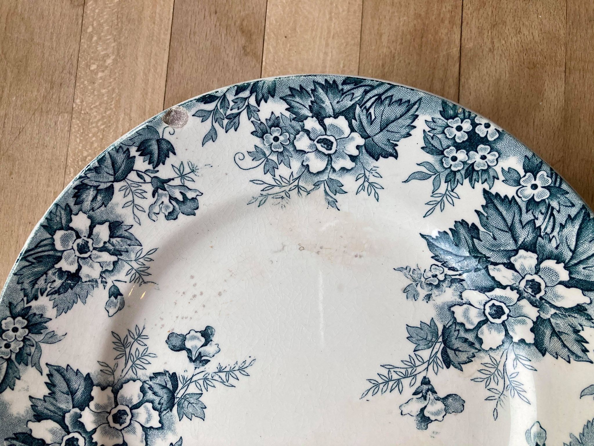 St. Amand Iron Earth pedestal dish - Marie-Louise model hamage