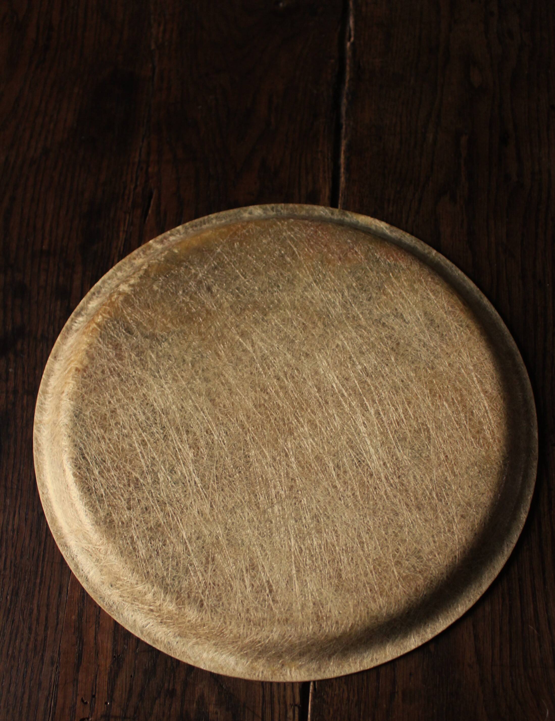 Round unbreakable plastic tray with vintage foliage