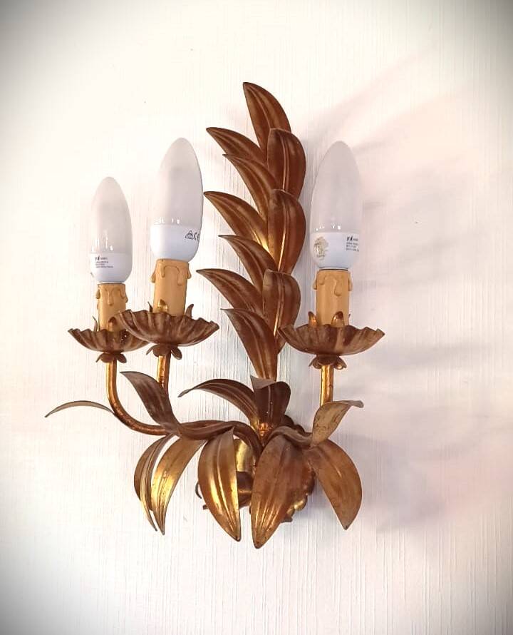 Vintage Italian Florentine wall light in golden bronze metal 1970