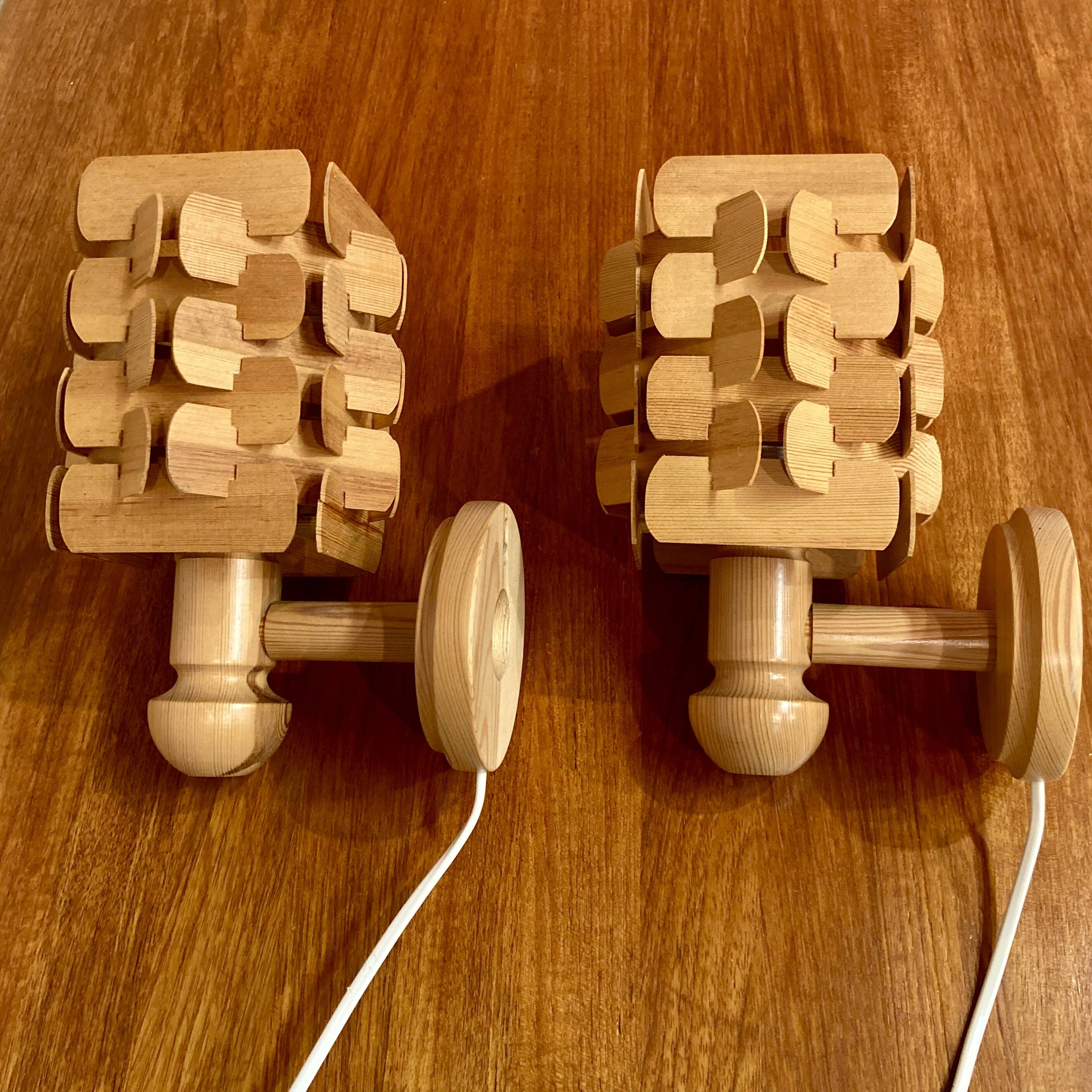 PAIR OF SCANDINAVIAN DESIGN WALL LIGHTS 1960.