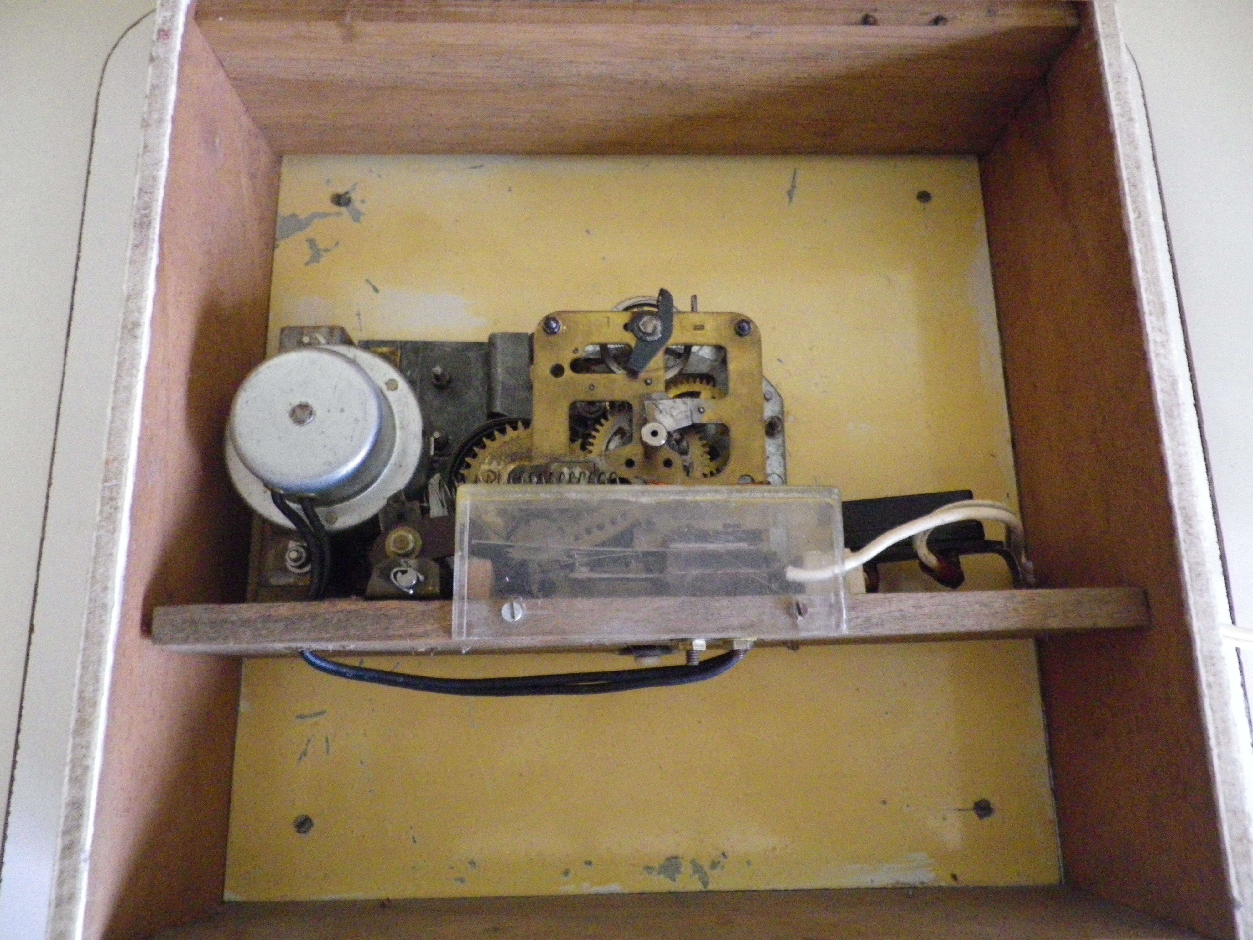 Electric wall clock in formica - 1950s