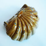 Enamelled cast iron shell soap port