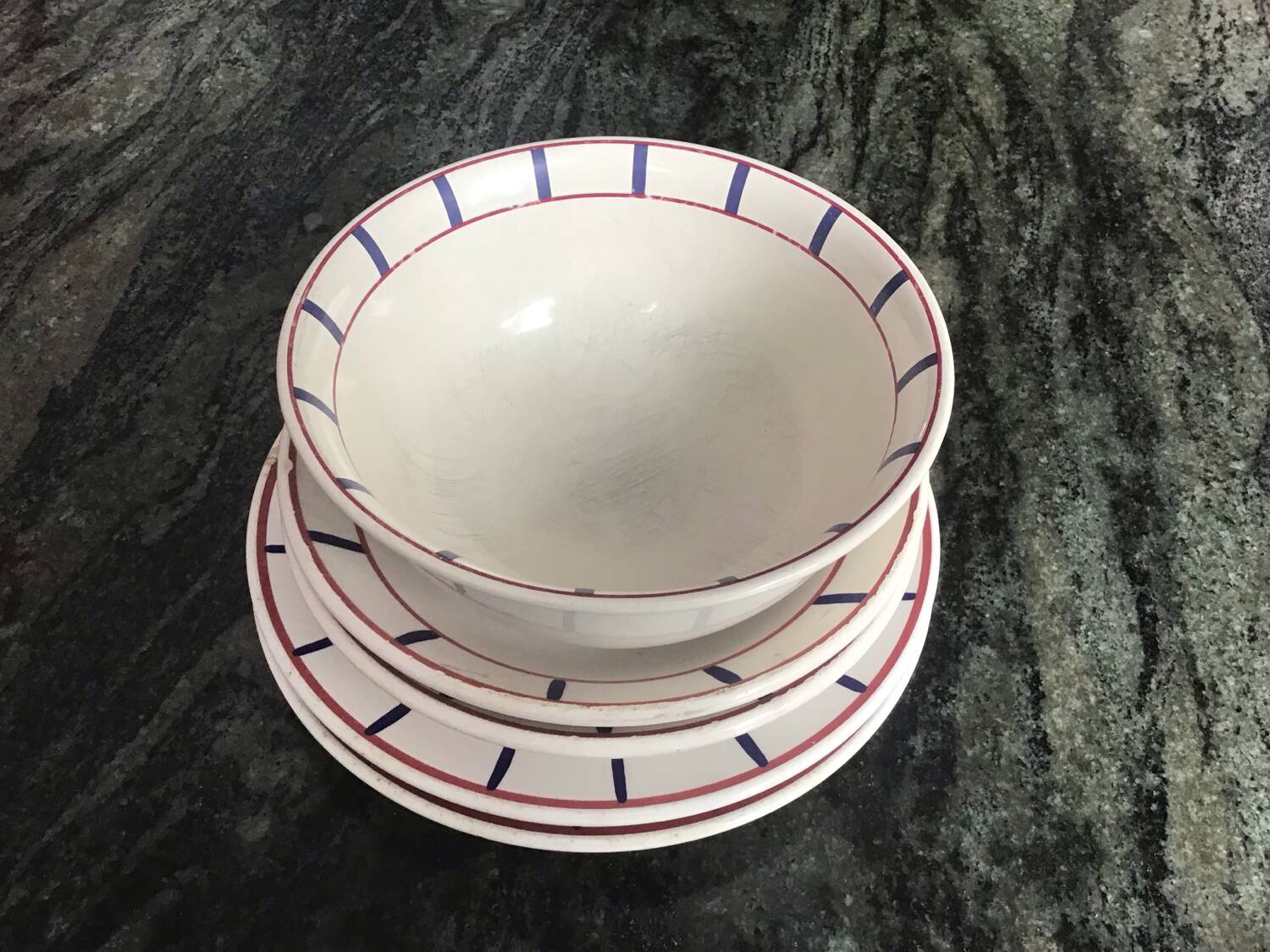 Basque decor plates and salad bowl