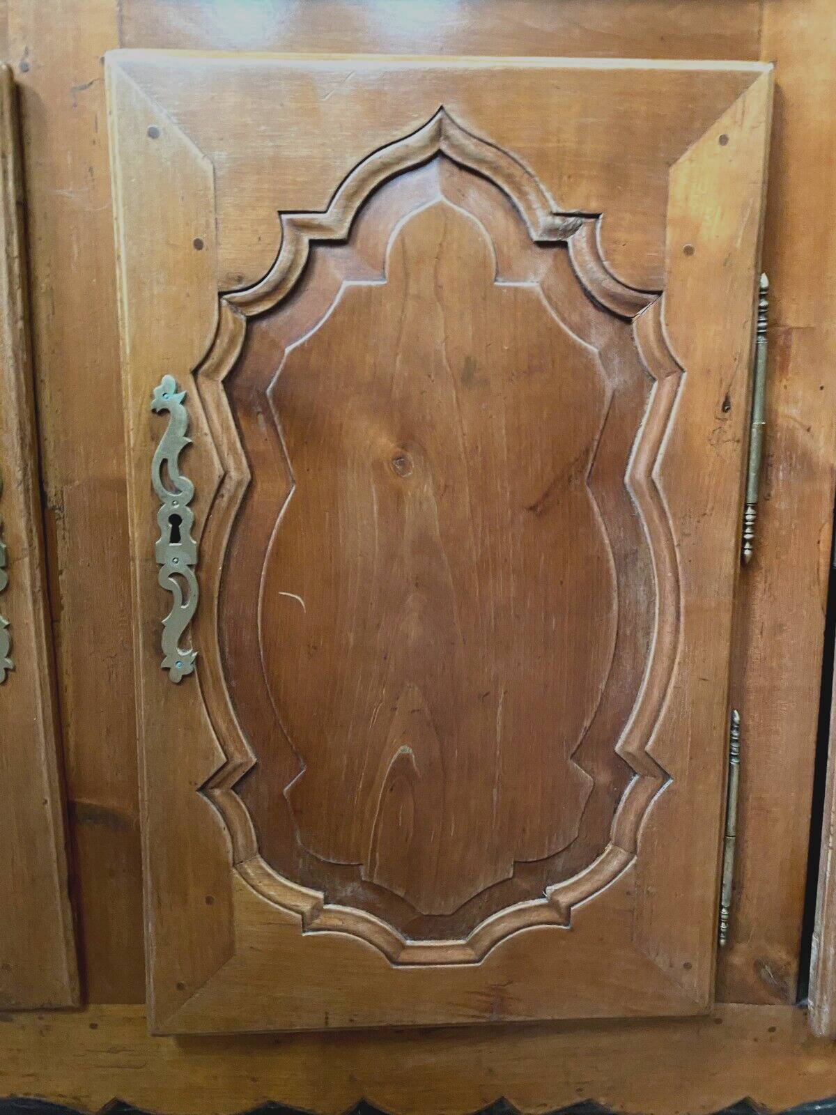 Enfilade trois portes de style Louis XV en merisier massif XX siècle