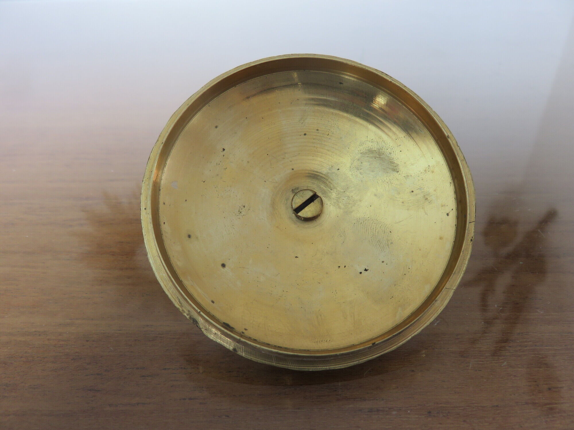 Round box in white mother-of-pearl and brass 60s 70s