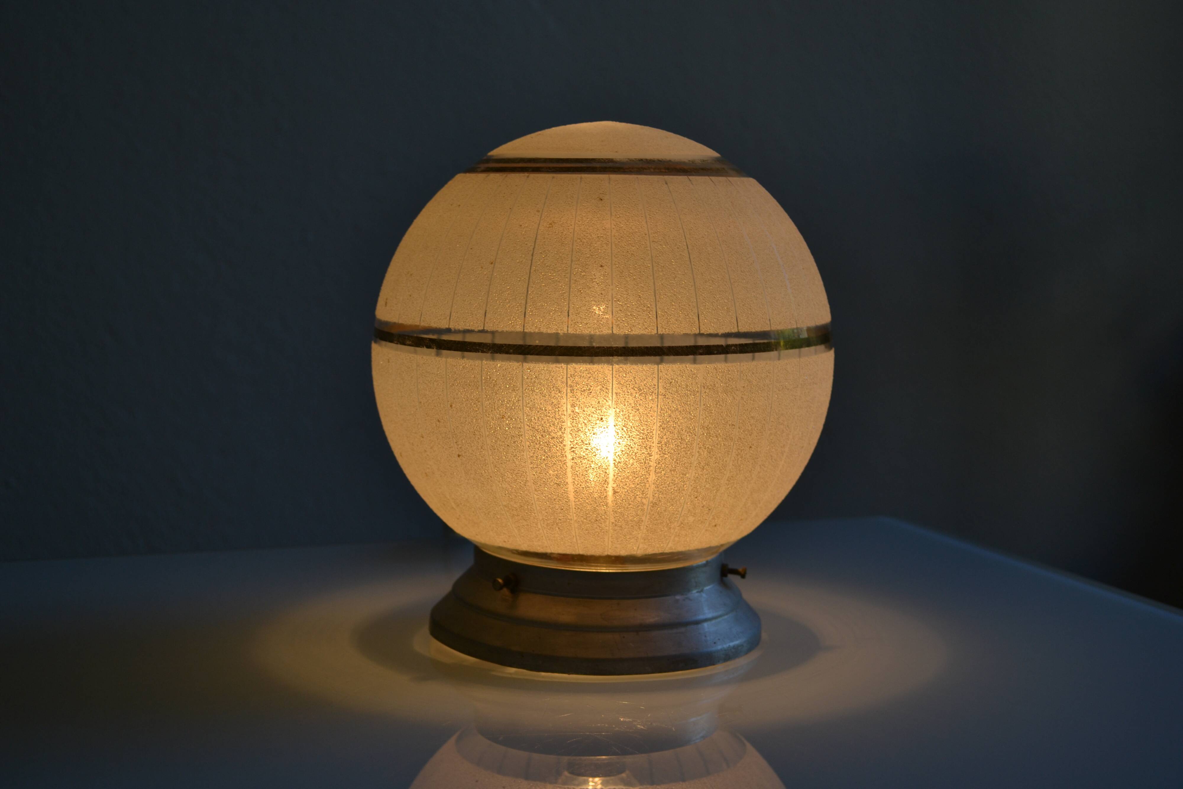 Art deco frosted glass ball table lamp