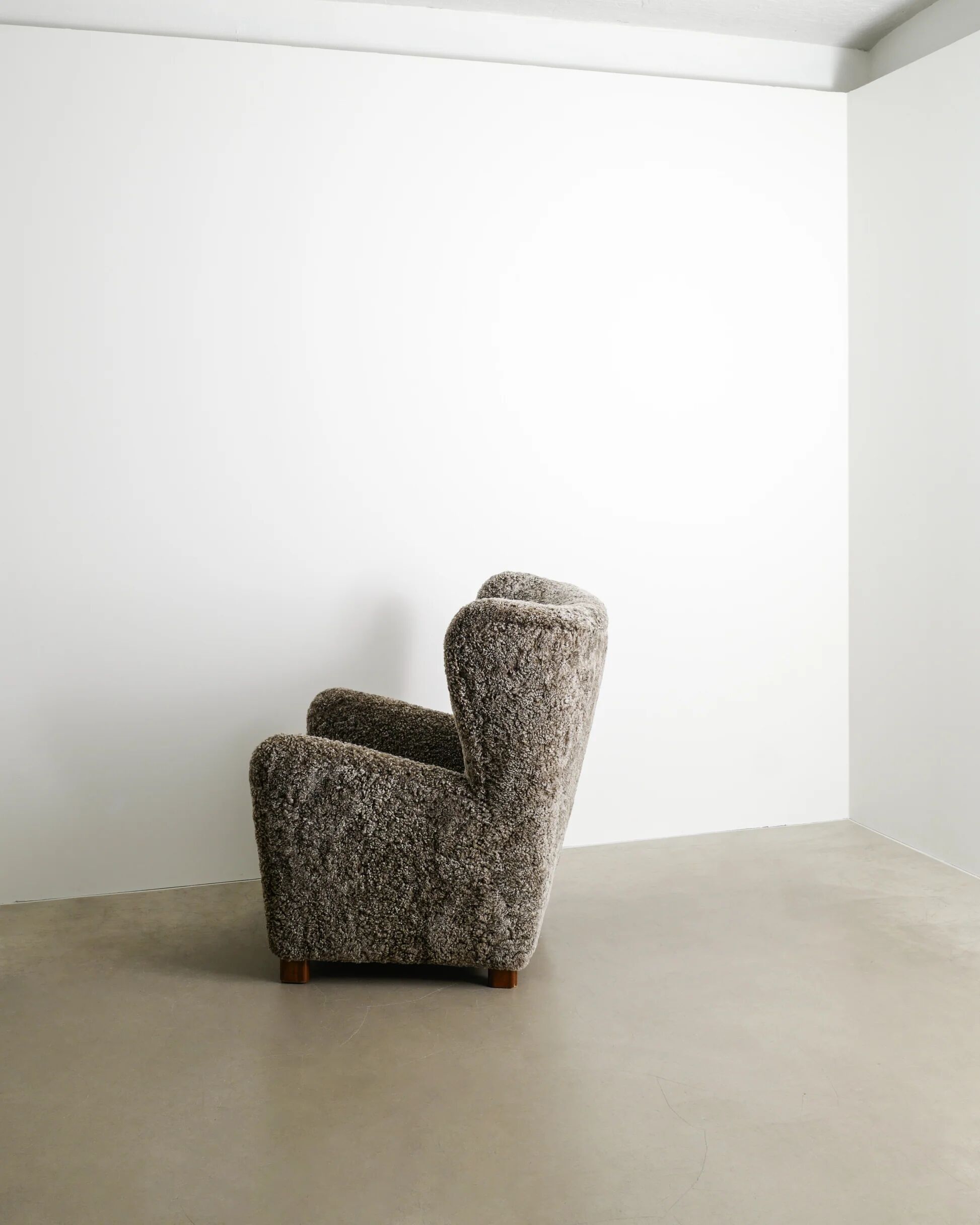 Fauteuil en peau de mouton danois du milieu du siècle par Fritz Hansen, années 1940.