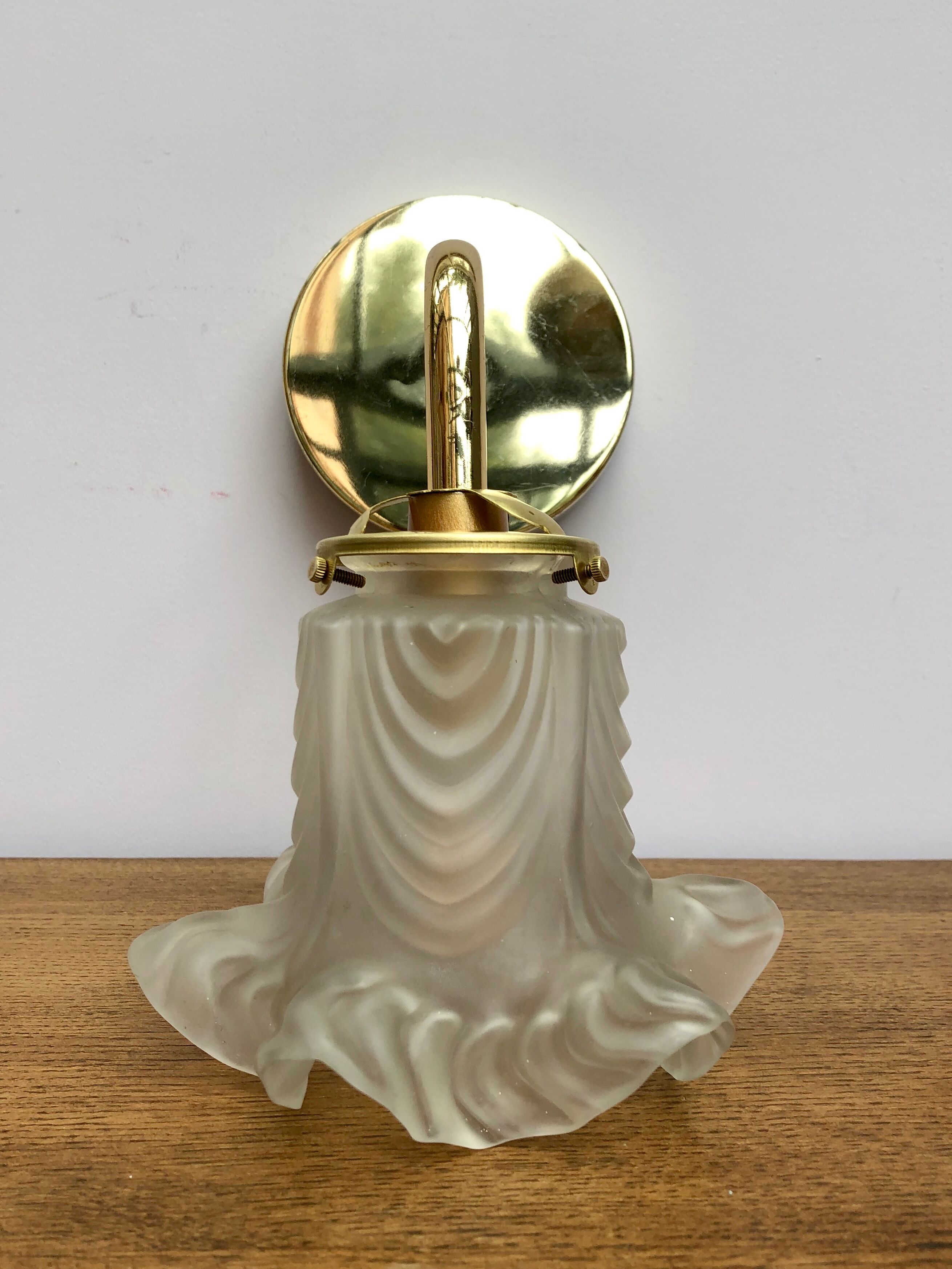 Gold bent applique vintage glass tulip