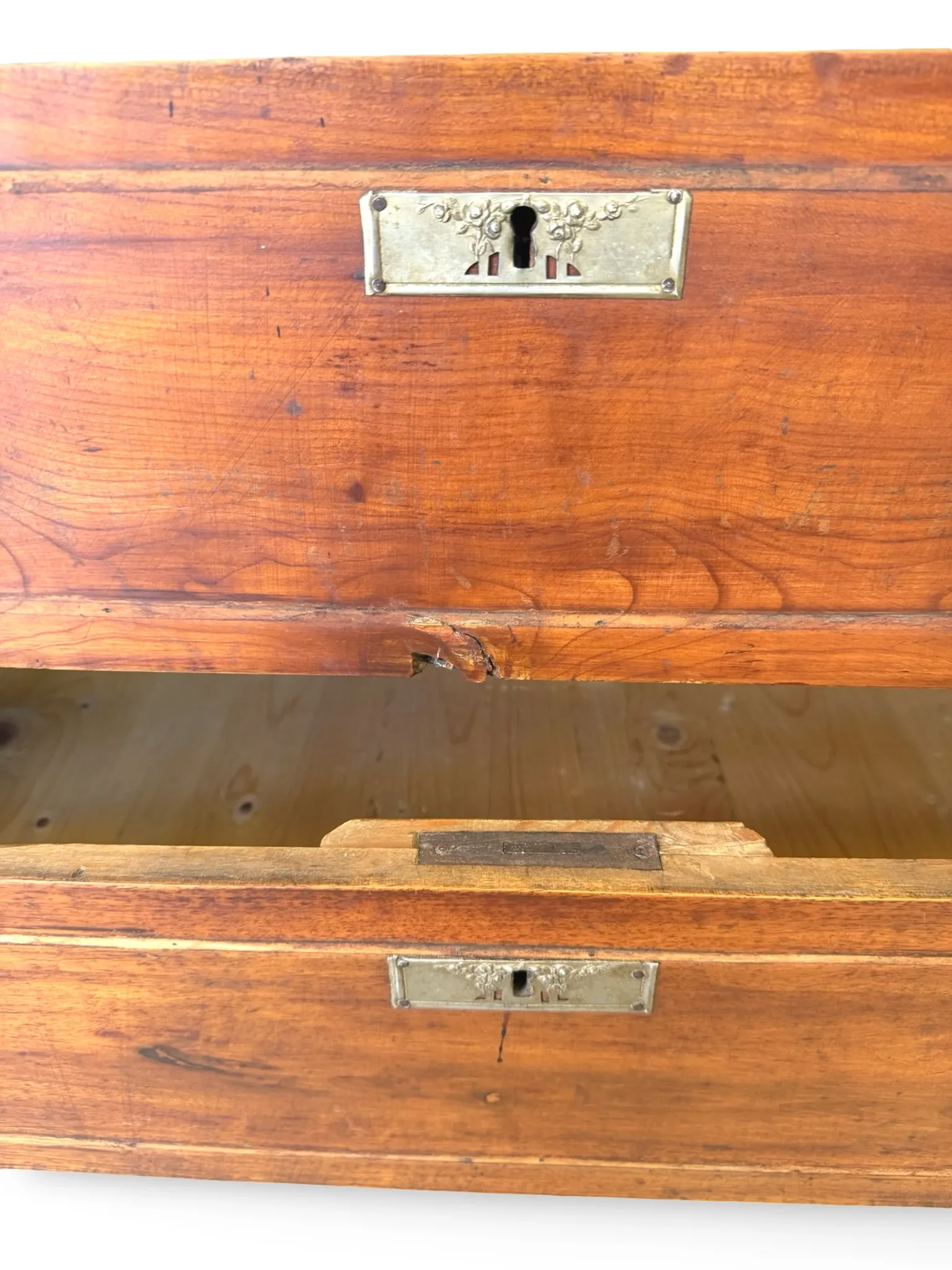 Antique Italian walnut chest of drawers dating to the late 19th centur