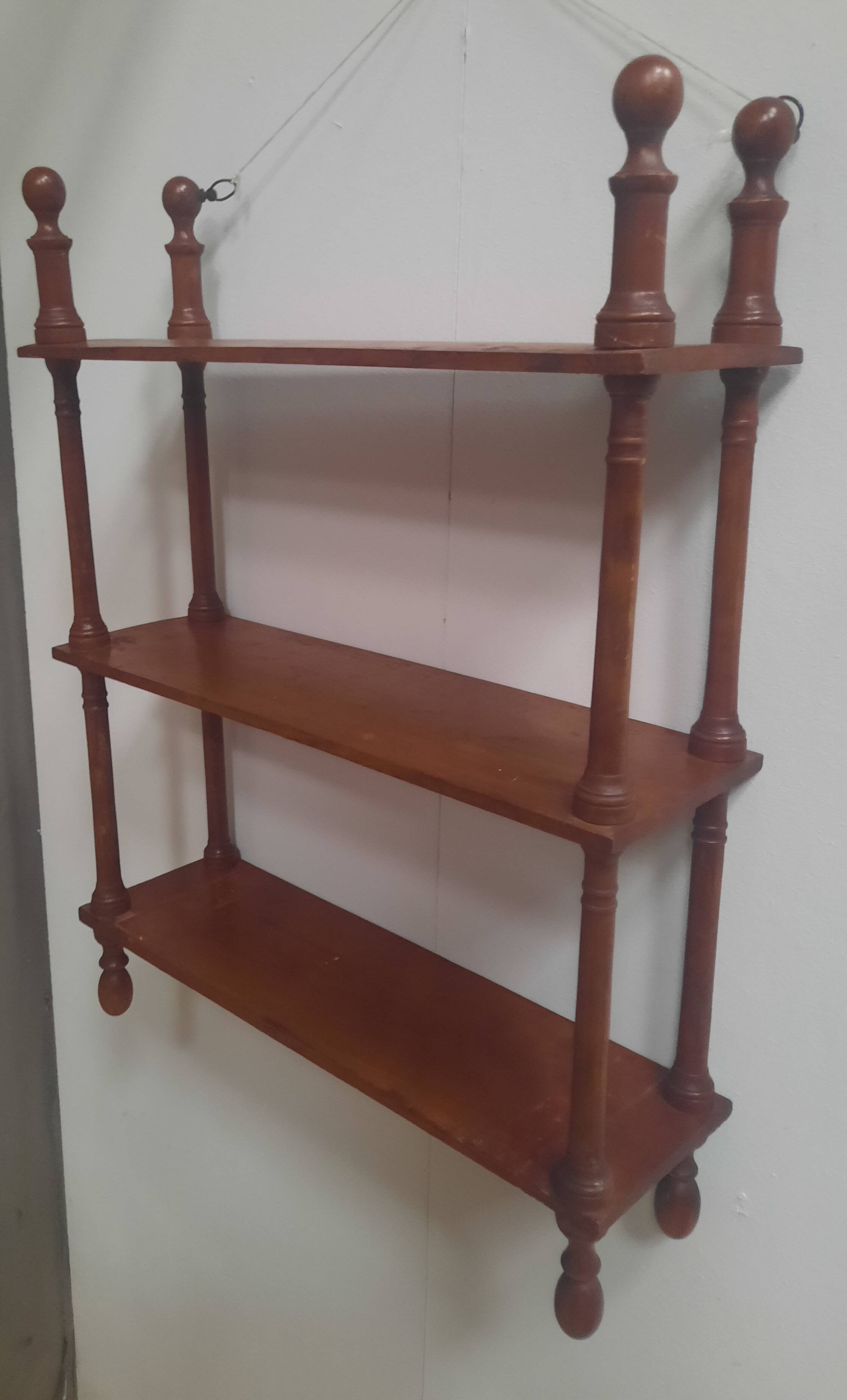 3-shelf wall shelf
