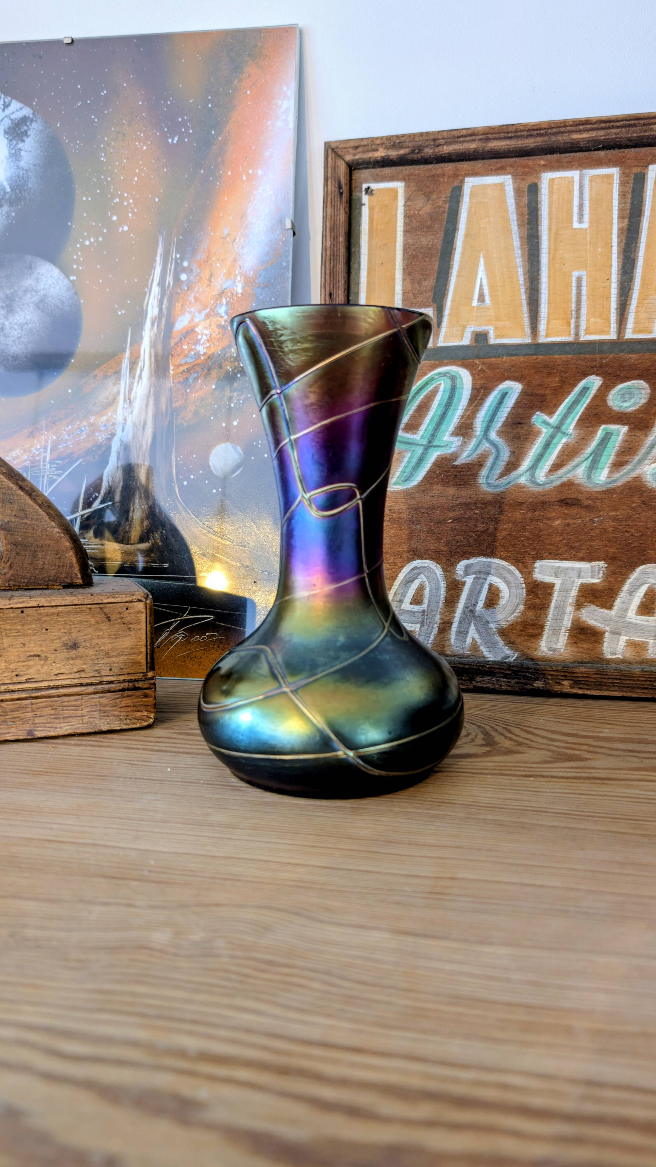 Iridescent Art Nouveau vase with multicoloured reflections attributed to Loetz.