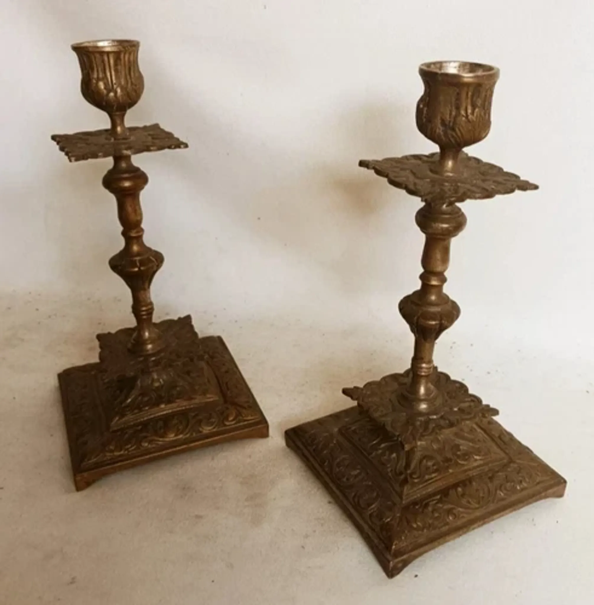 Remarkable pair of candlesticks in bronze, formerly silver-plated, from the 19th century.
