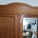 Armoire parisienne avec miroir