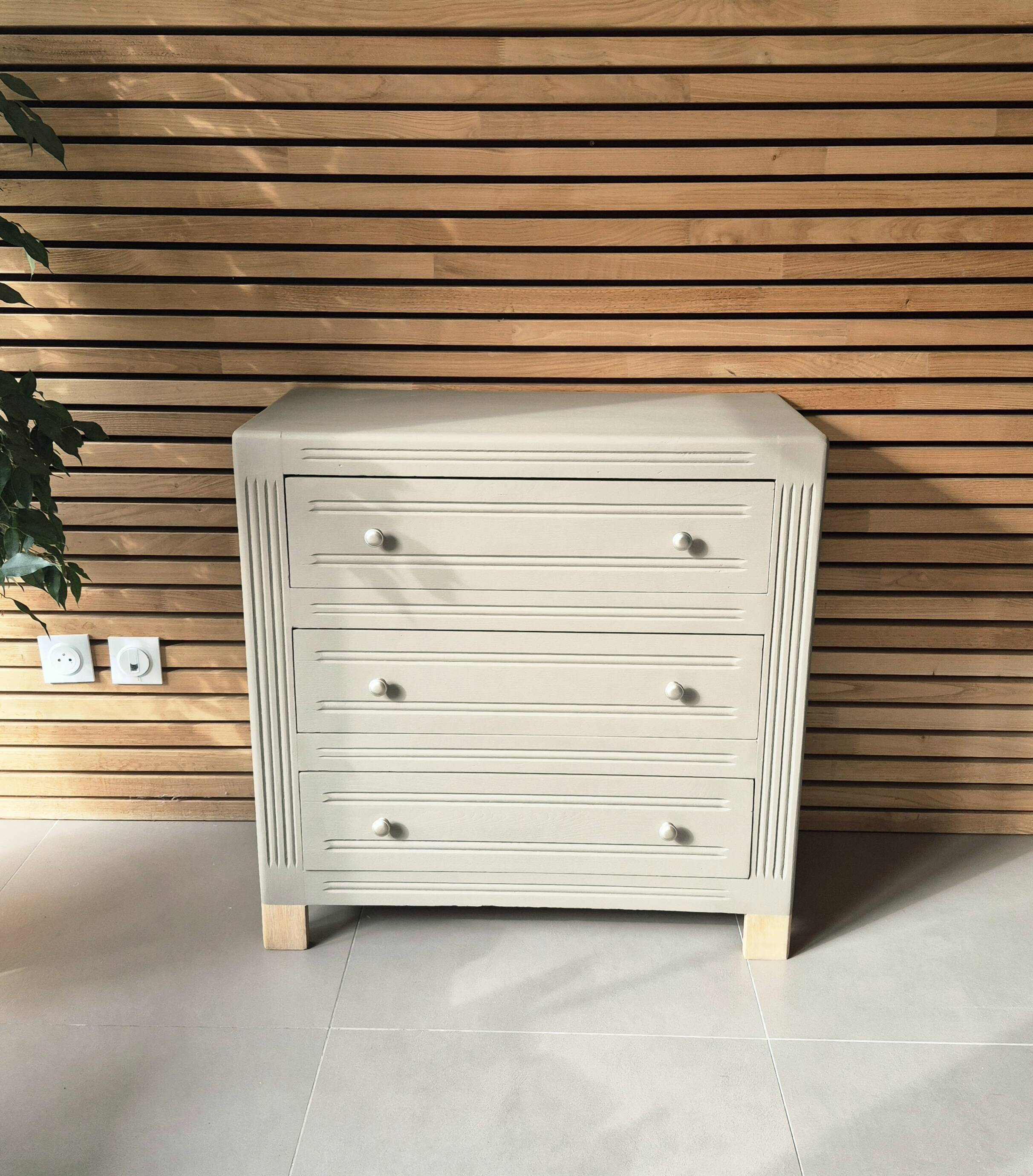 Art Deco chest of drawers