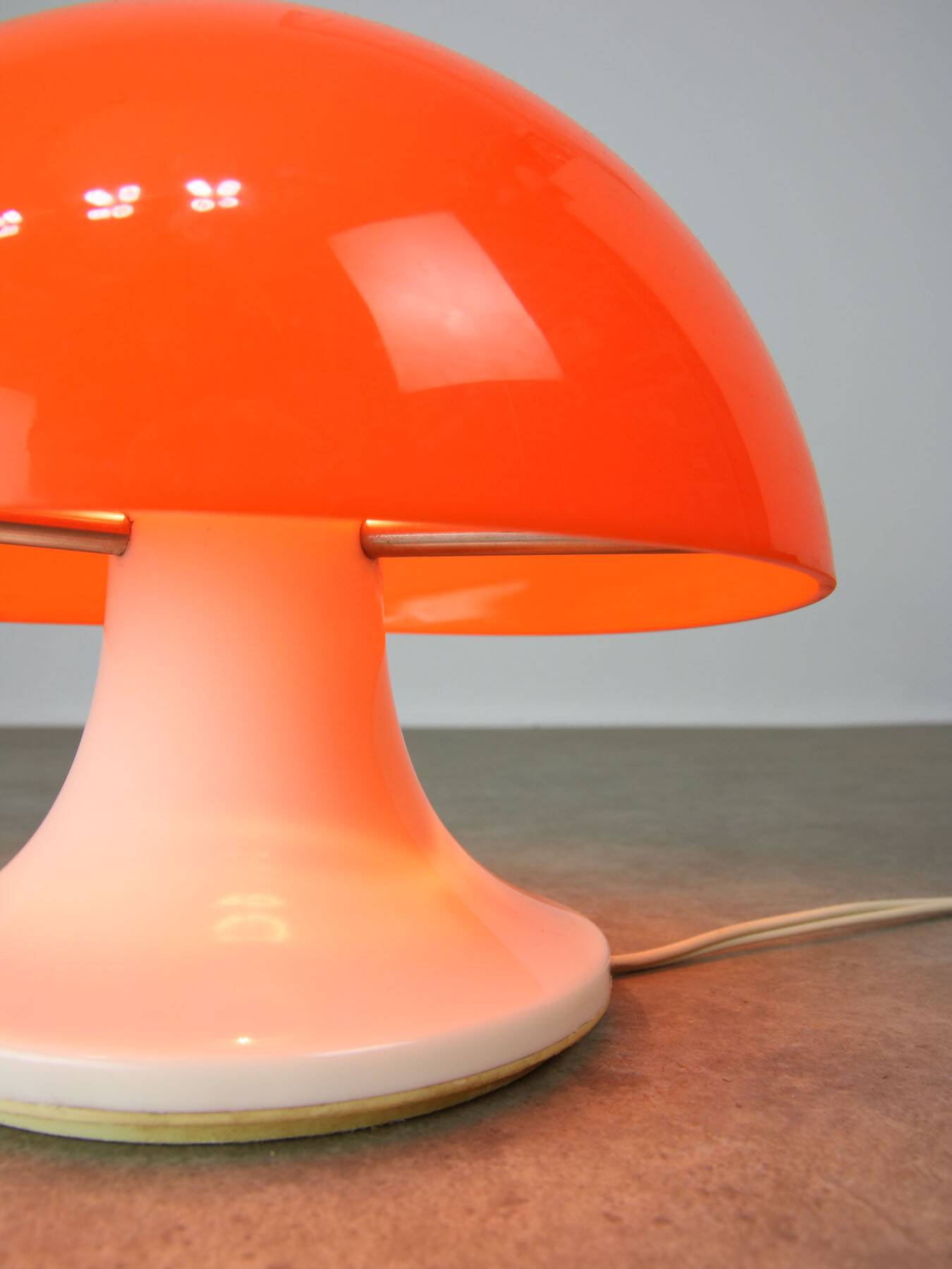 Space Age "Nule" Mushroom Table Lamp by Luigi Massoni for Guzzini, 1970s