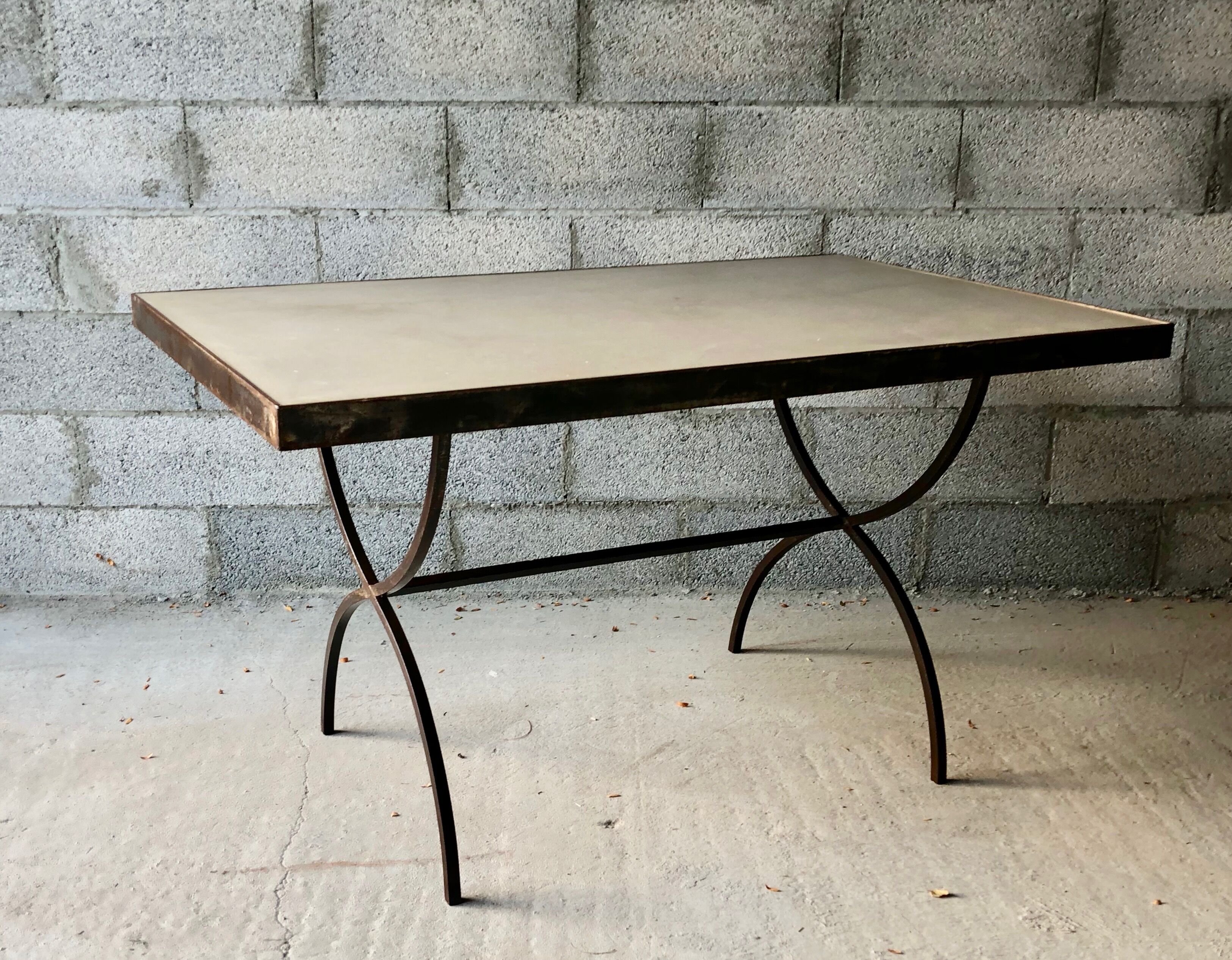 Table made of wrought iron and cement