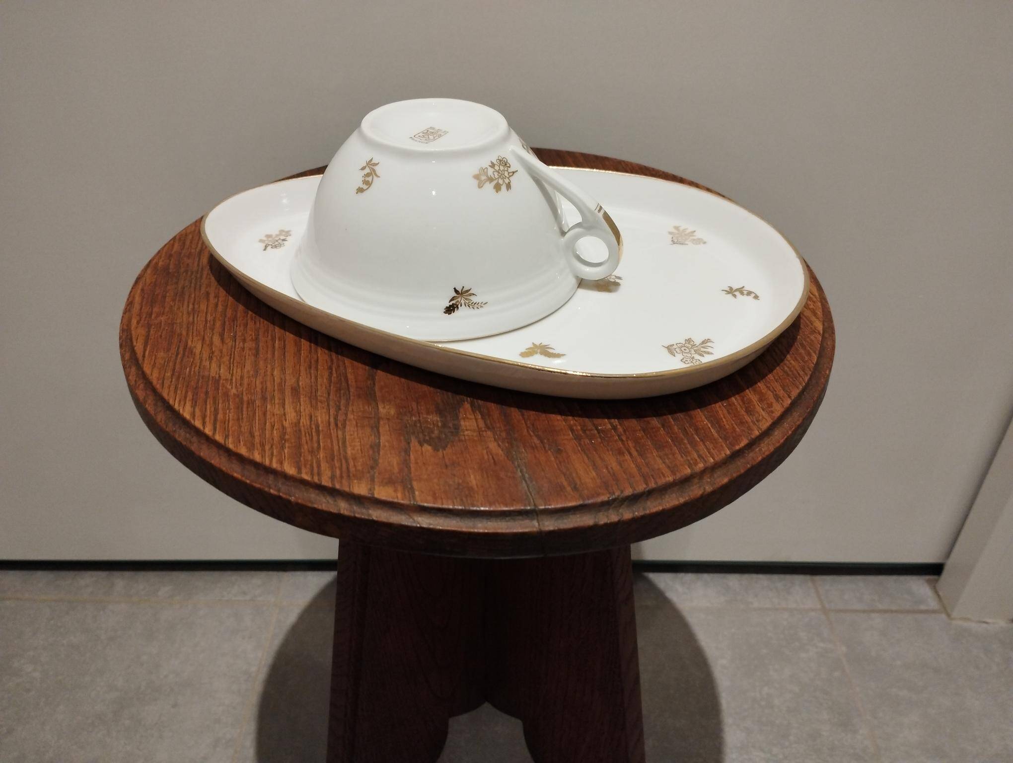 Limoges porcelain cup and tray: a selfish one