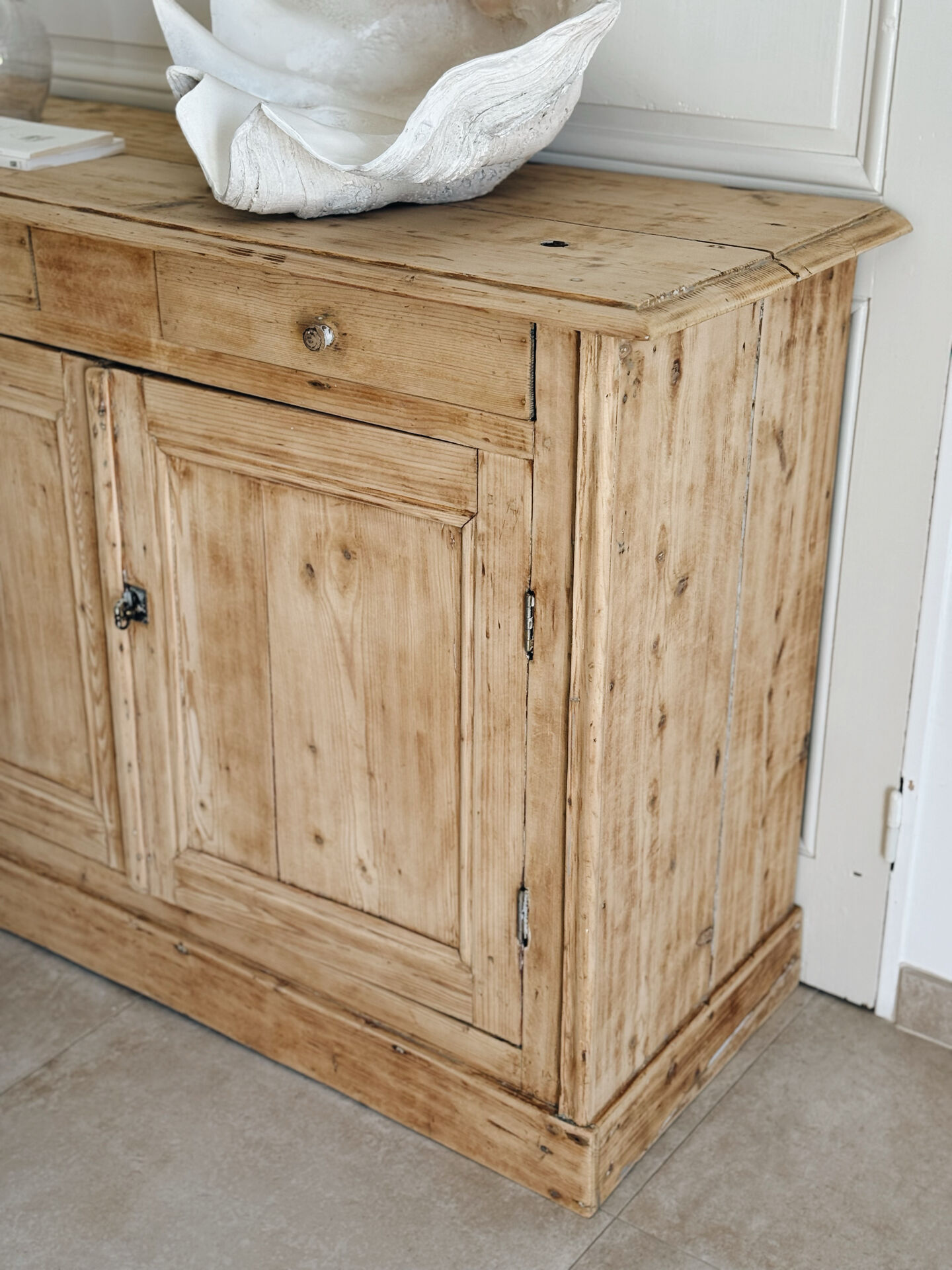 Buffet parisien en bois clair