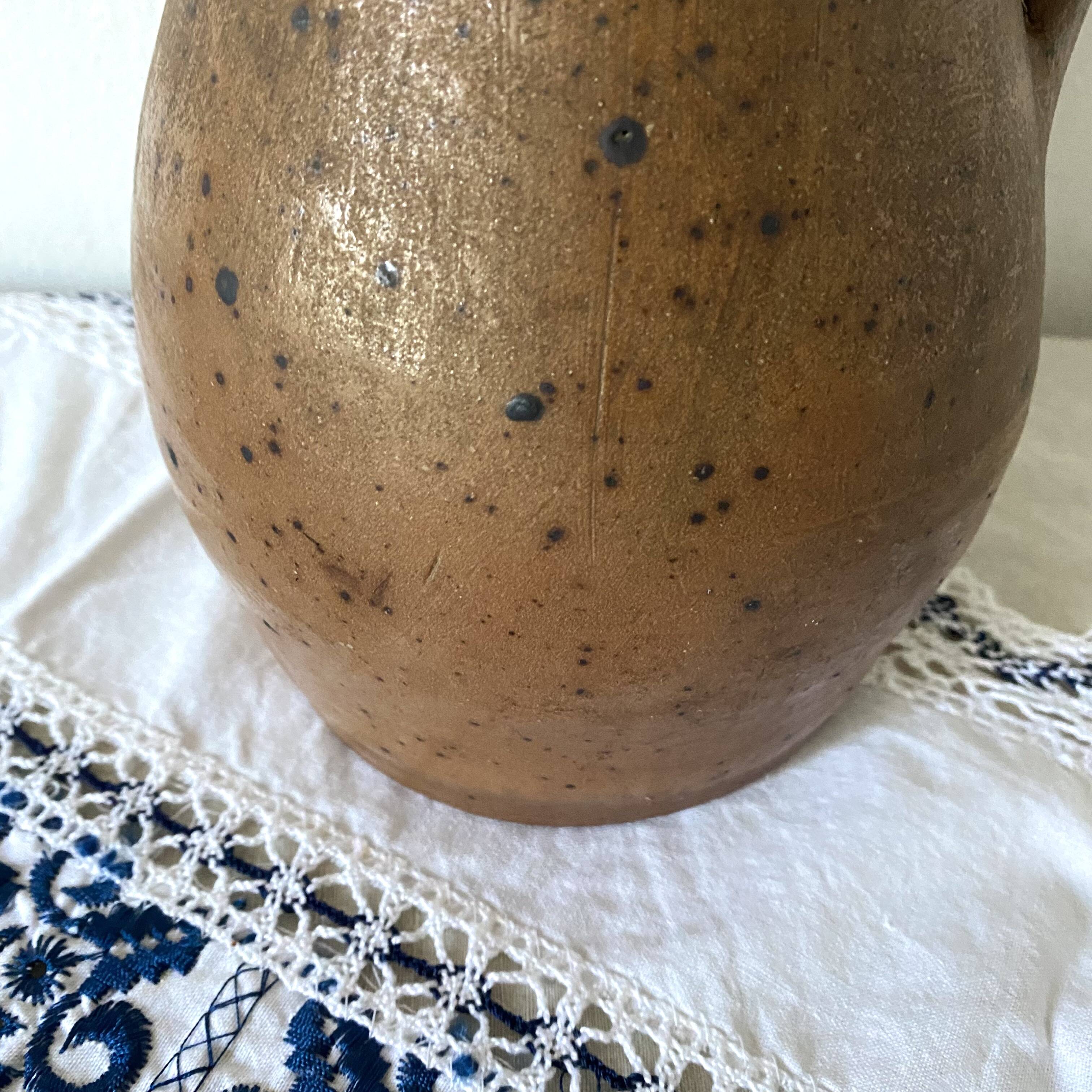 Large pyrety stoneware jug h39 cm