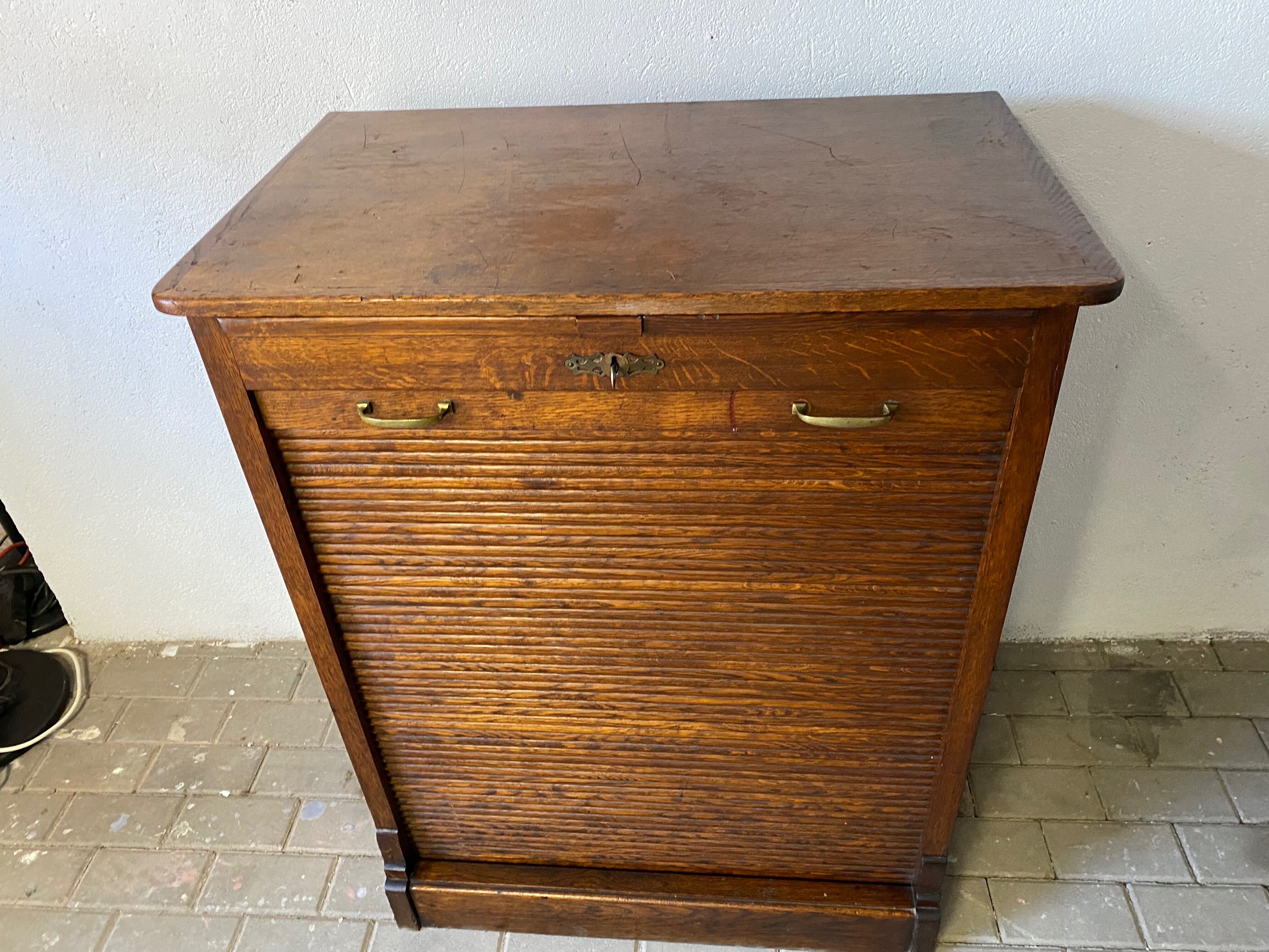 Industrial furniture notary binder with vintage American curtain 1940s