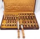 Série 24 couteaux manches bambou 1960, 12 de table + 12 entremets, dessert