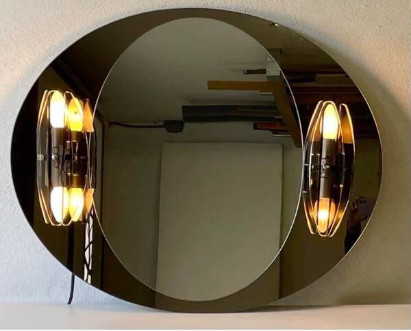 Mirror with 70's sconces