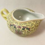 Cruche ou Pot à Lait en Porcelaine Jaune Chinoise Vintage. Signée