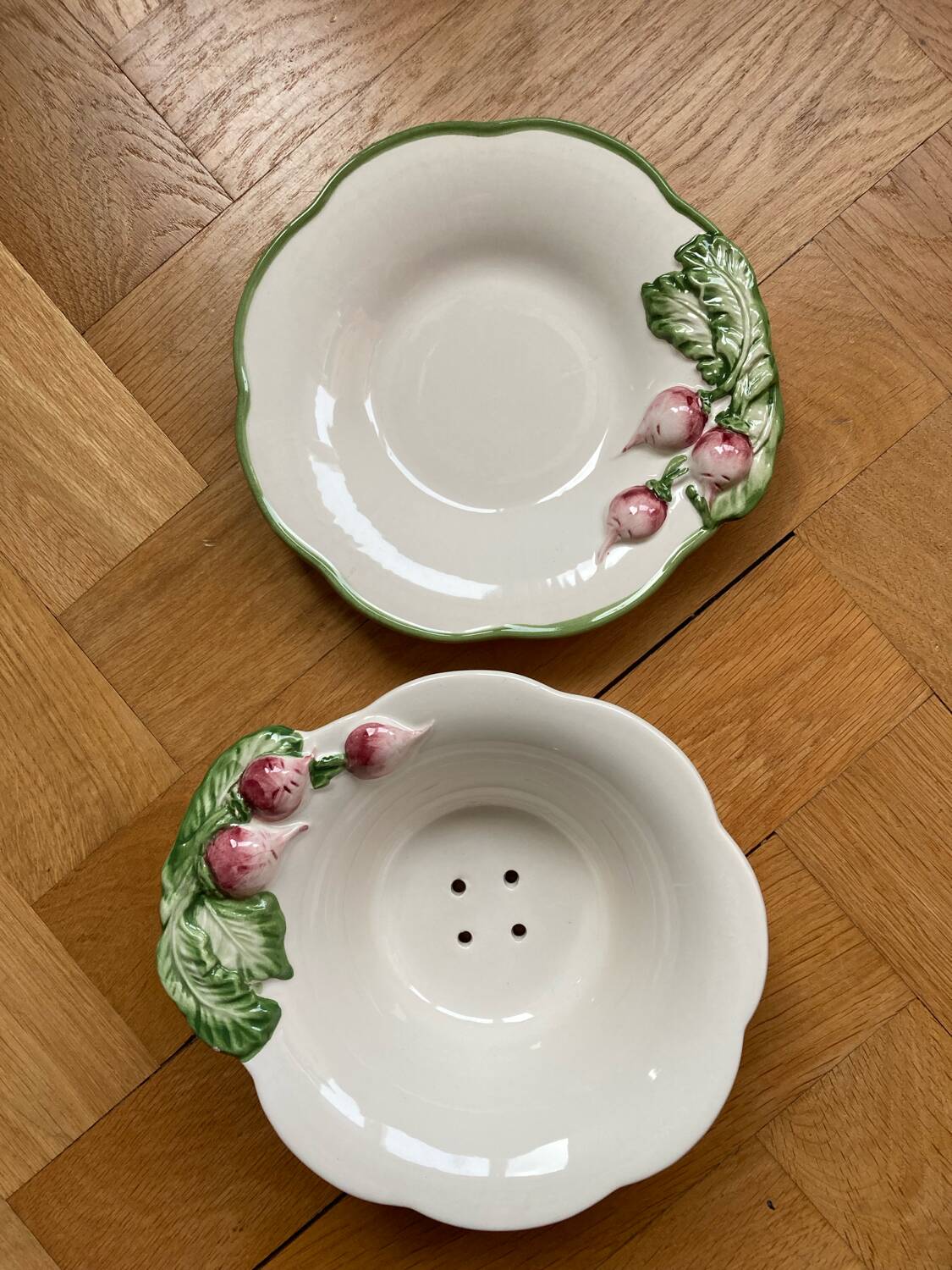 Fg Radish Barbotine Drainer Bowl