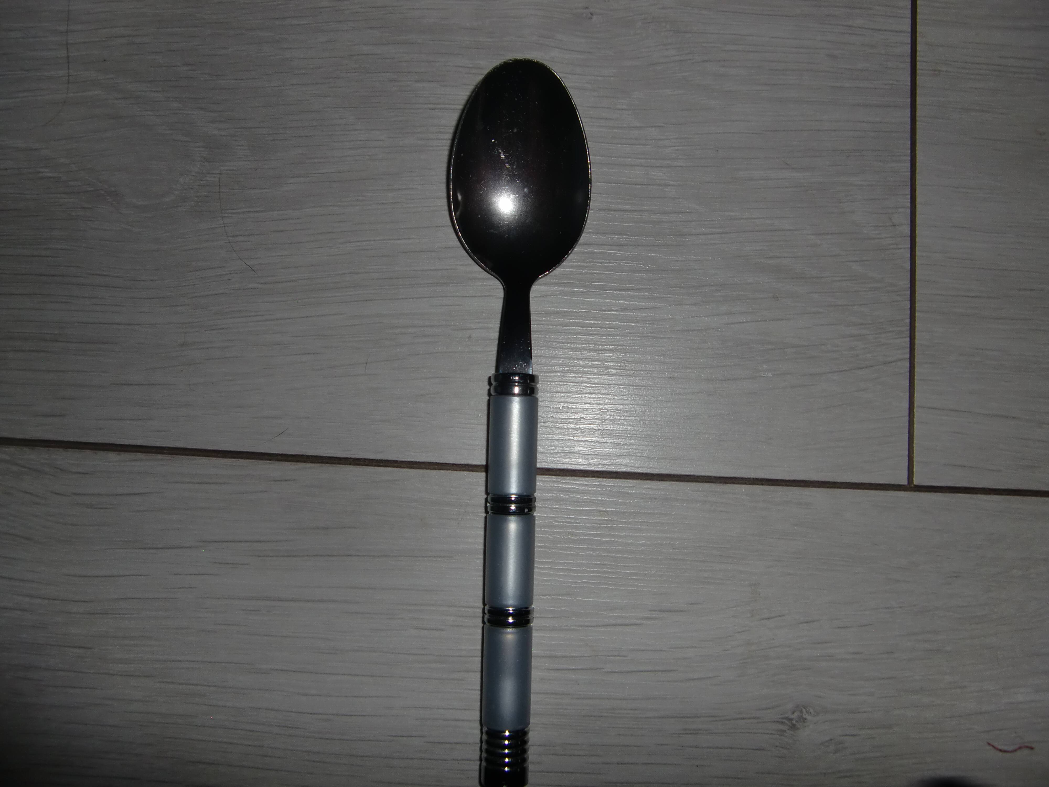 24-piece stainless steel cutlery set with pearly handles