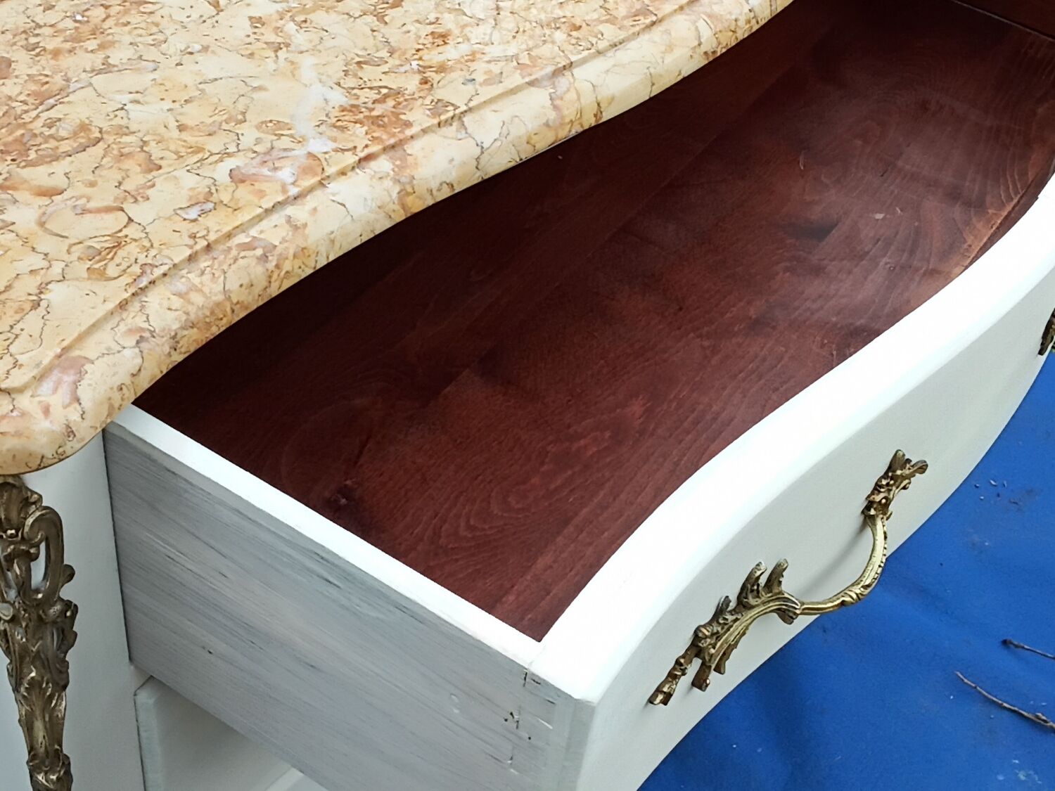 Chest of drawers style Louis XV cream