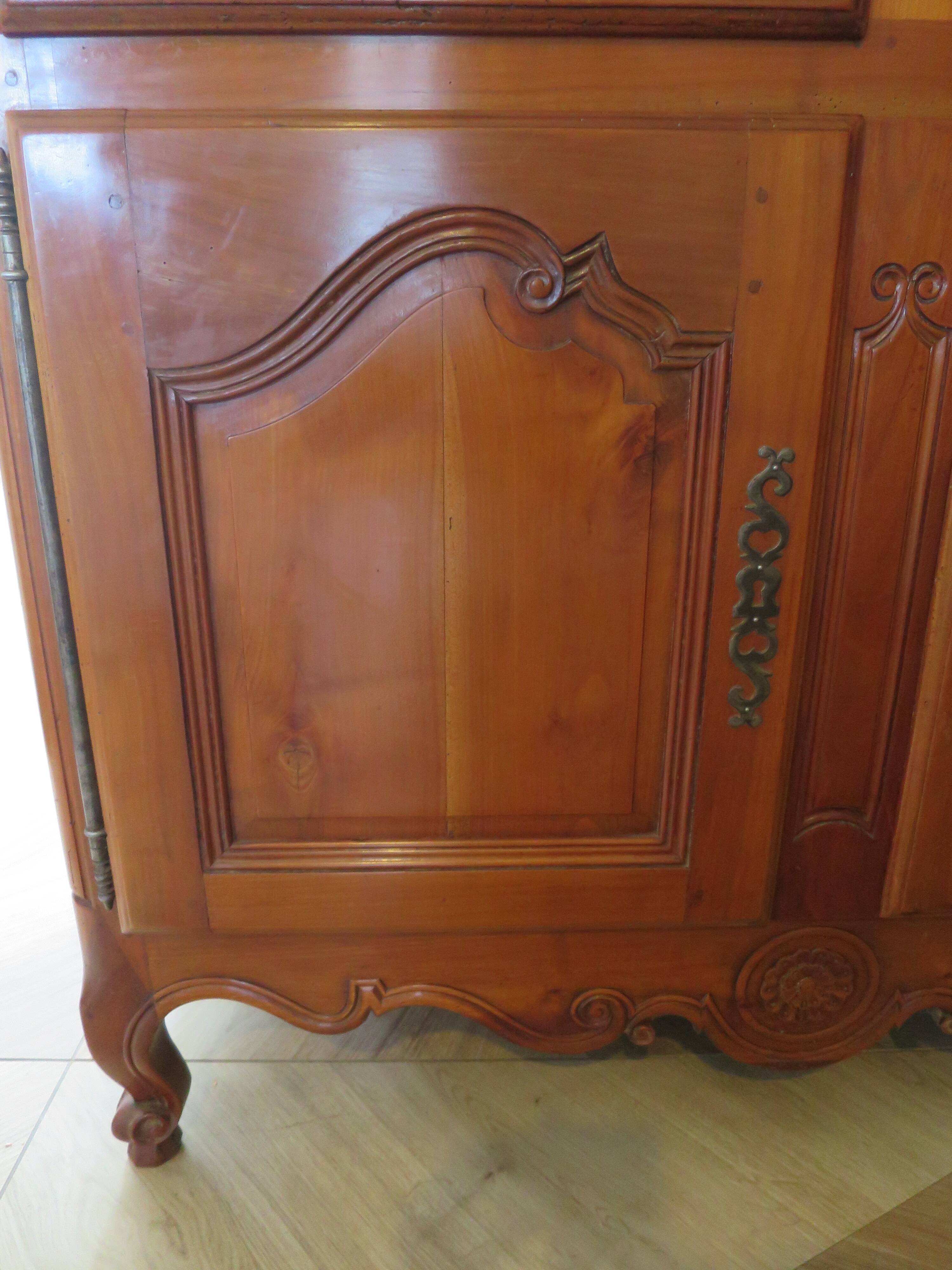Rustic buffet Louis XV-Regency-jointed-massive wood-snail feet