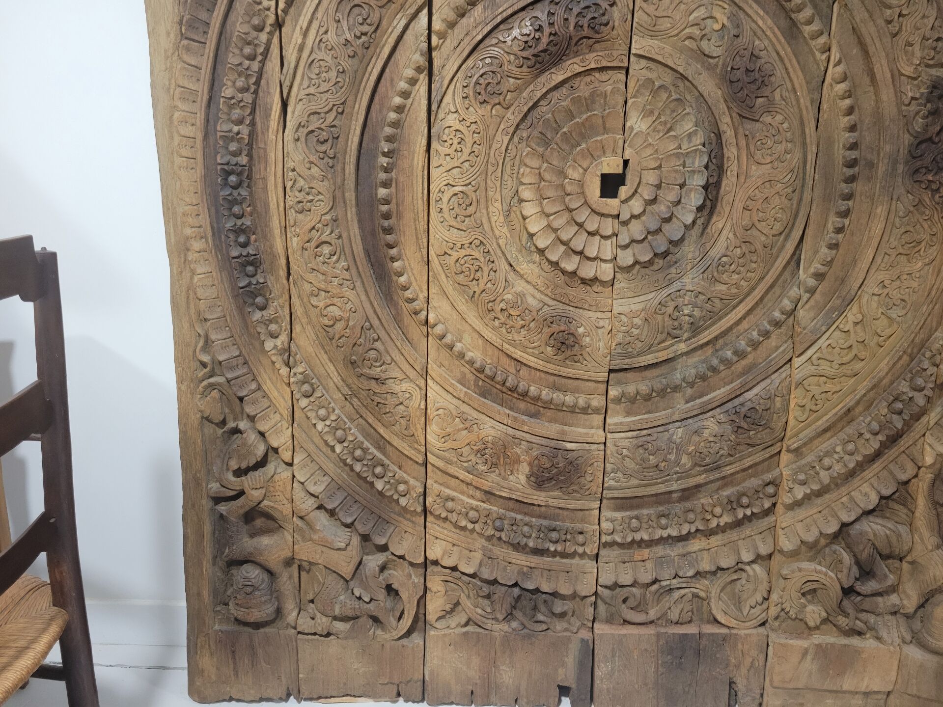 Carved wooden ceiling Curiosity cabinet 155×194cm