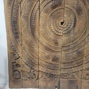 Plafond en bois sculpté
